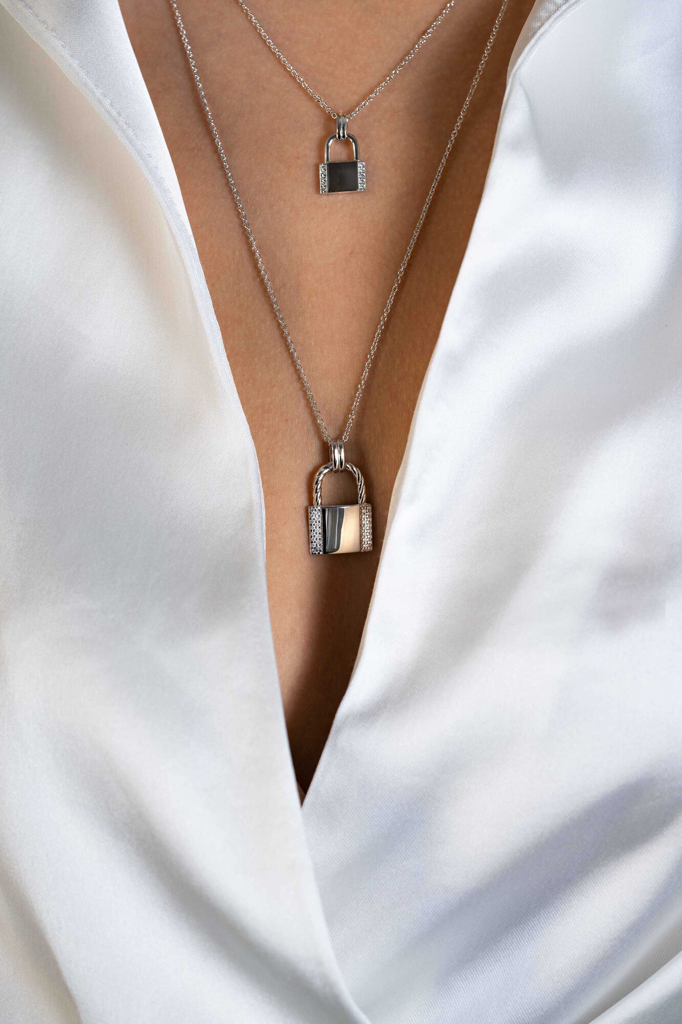 25mm ZINZI Sterling Silver Pendant Lock with White Zirconias ZIH2391L (excl. necklace)