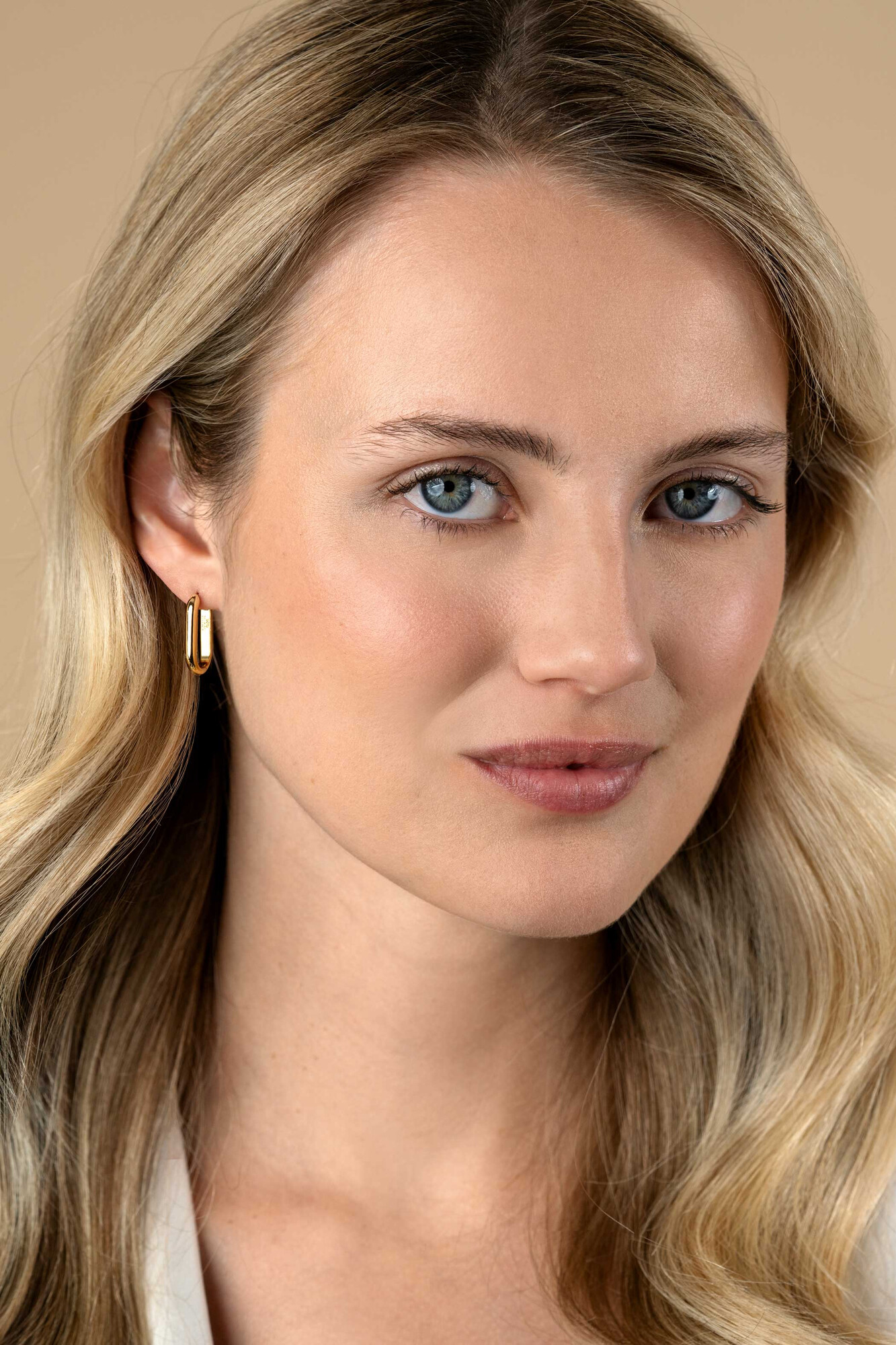 20mm ZINZI gold plated silver hoops in oval shape with round tube 3mm wide ZIO2605G