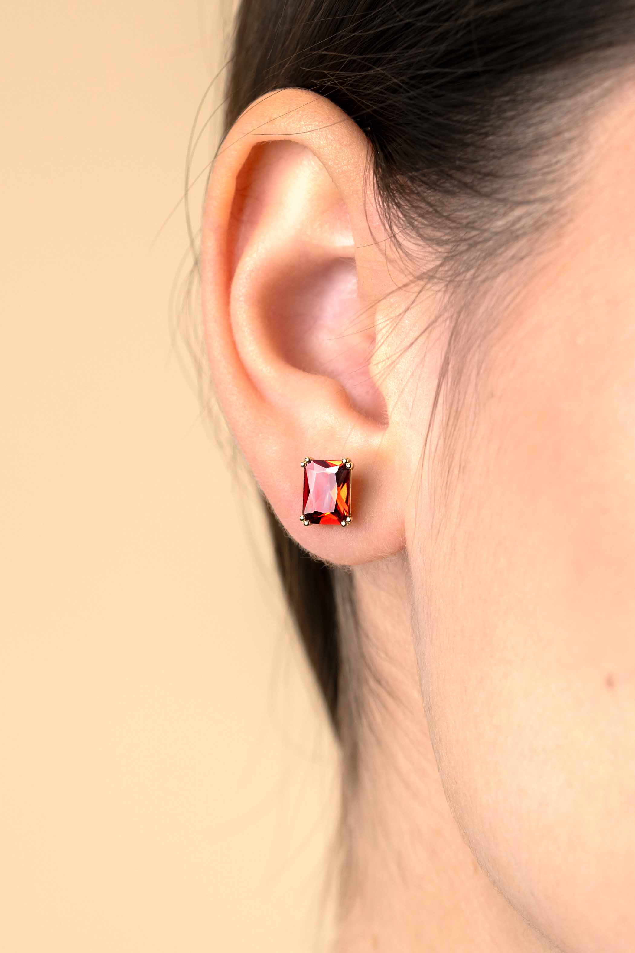 9mm ZINZI Gold Plated Sterling Silver Stud Earrings Prong Setting with Red Garnet Color Stone ZIO2392R