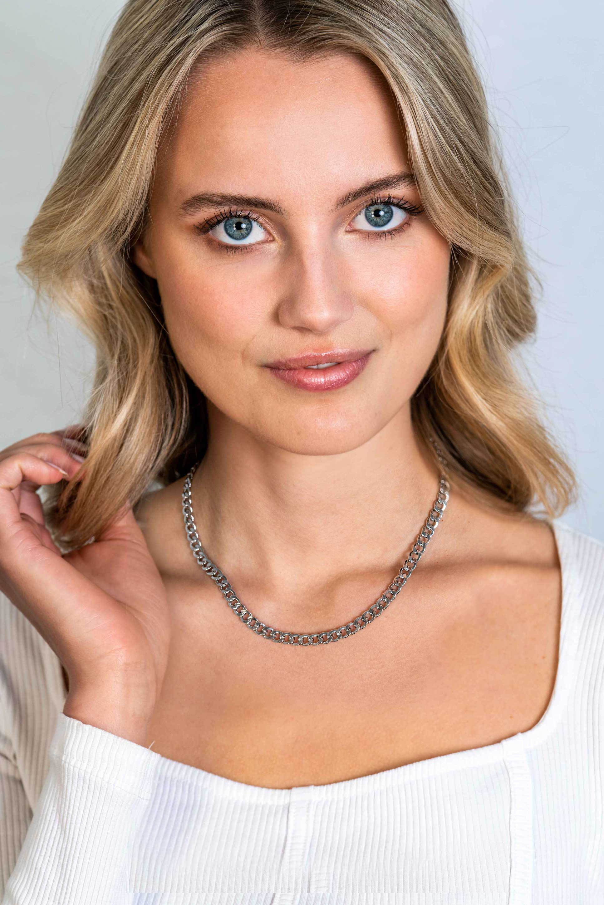 ZINZI Sterling Silver Curb Chain Statement Necklace 42cm with Gold Plated Oval Clasp ZIC2378