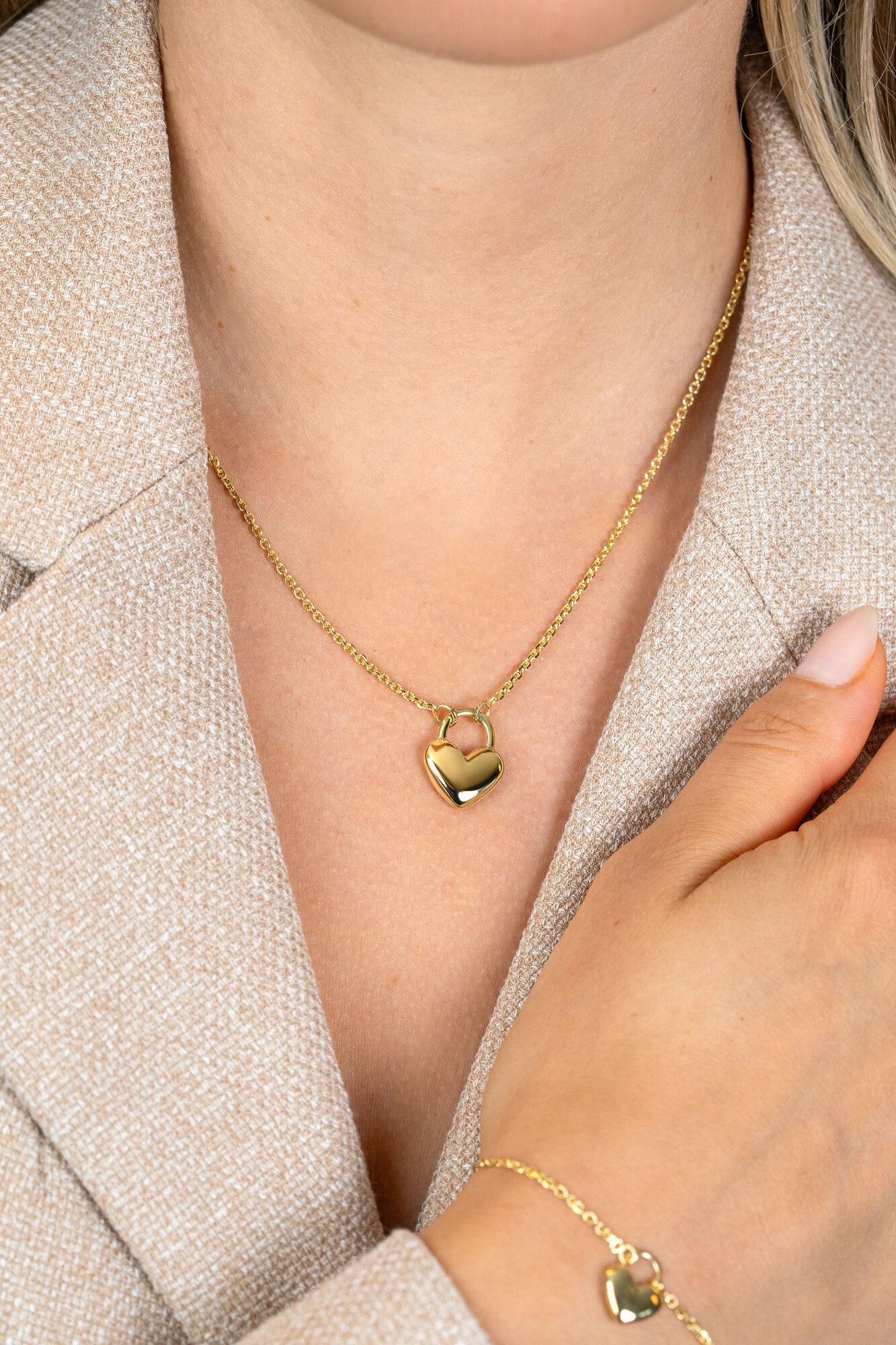 ZINZI gold plated silver link necklace with heart-shaped lock pendant 18mm wide 42-45 cm ZIC2673G