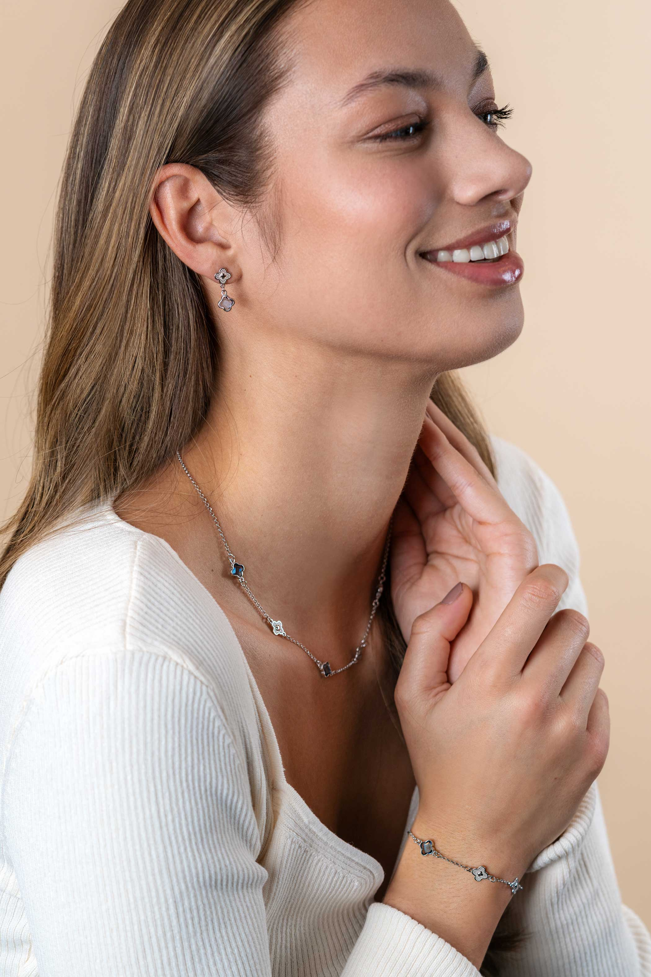 ZINZI silver link necklace with two silver and three blue clovers 40-45cm ZIC2582
