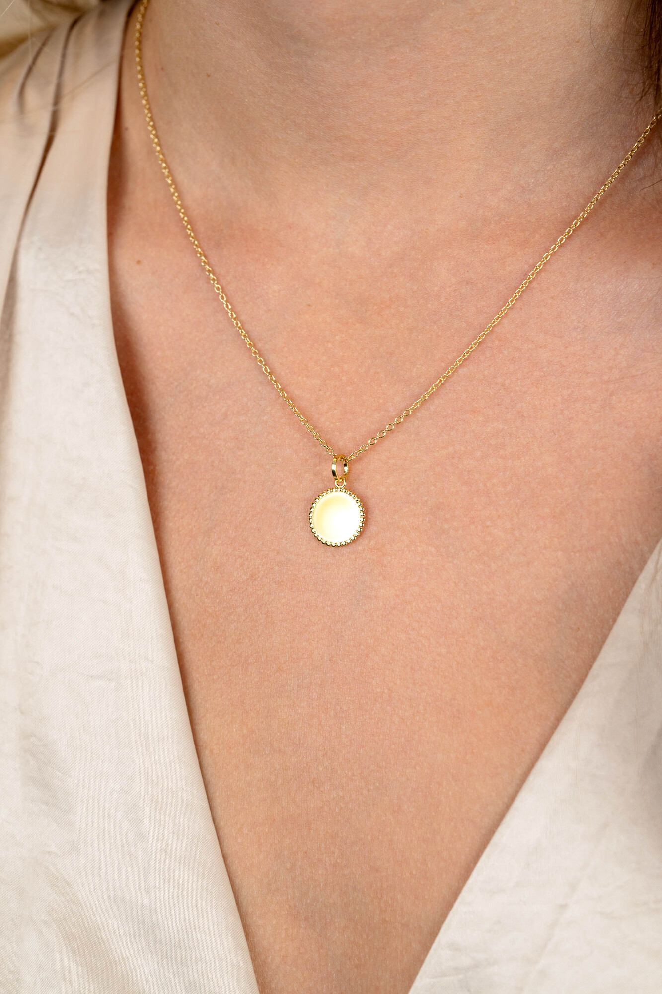 12mm ZINZI gold plated silver coin pendant with pearl rim for engraving ZIH2650G (without chain)