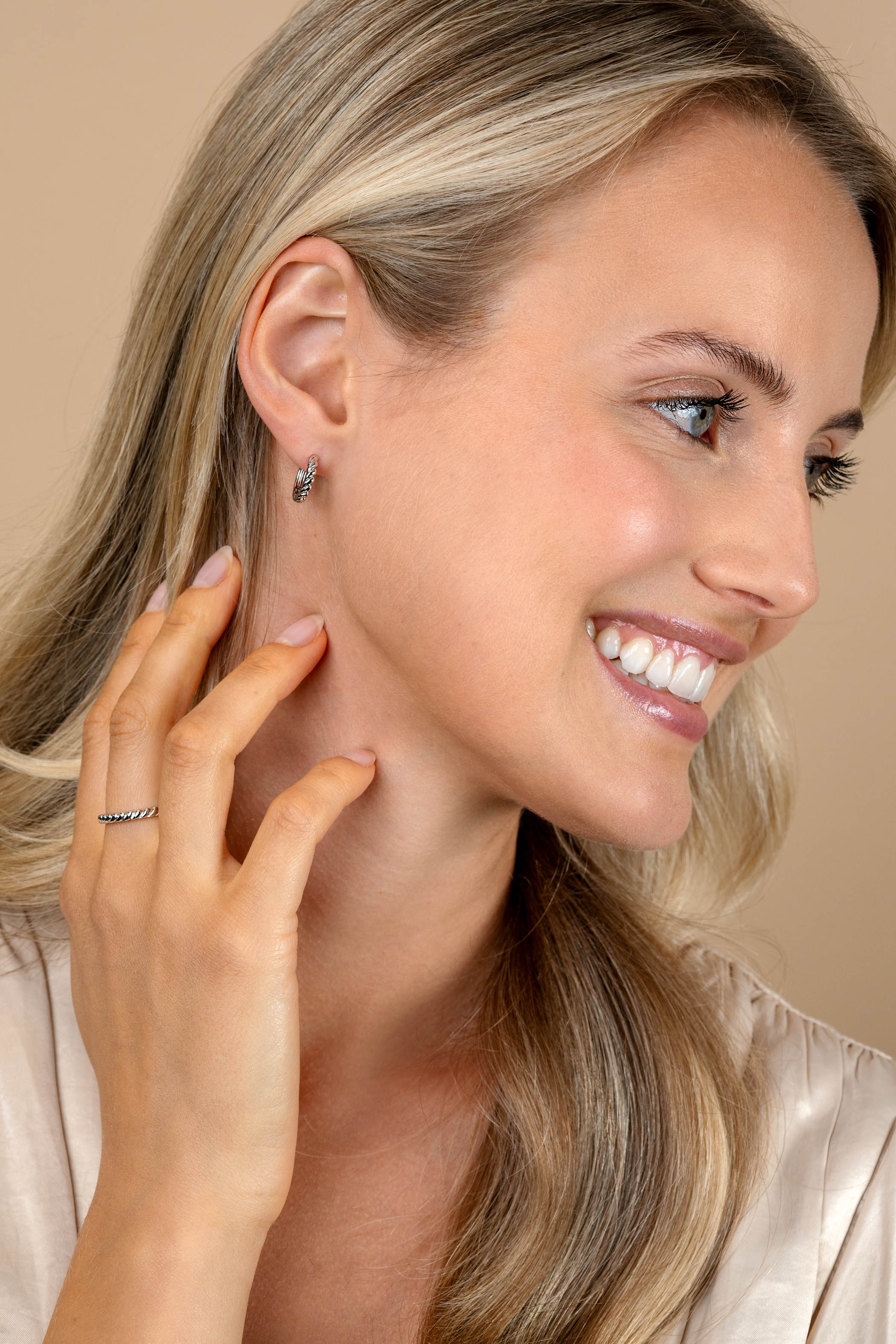 14mm ZINZI silver hoop earrings with small drops and luxury clasp ZIO2688