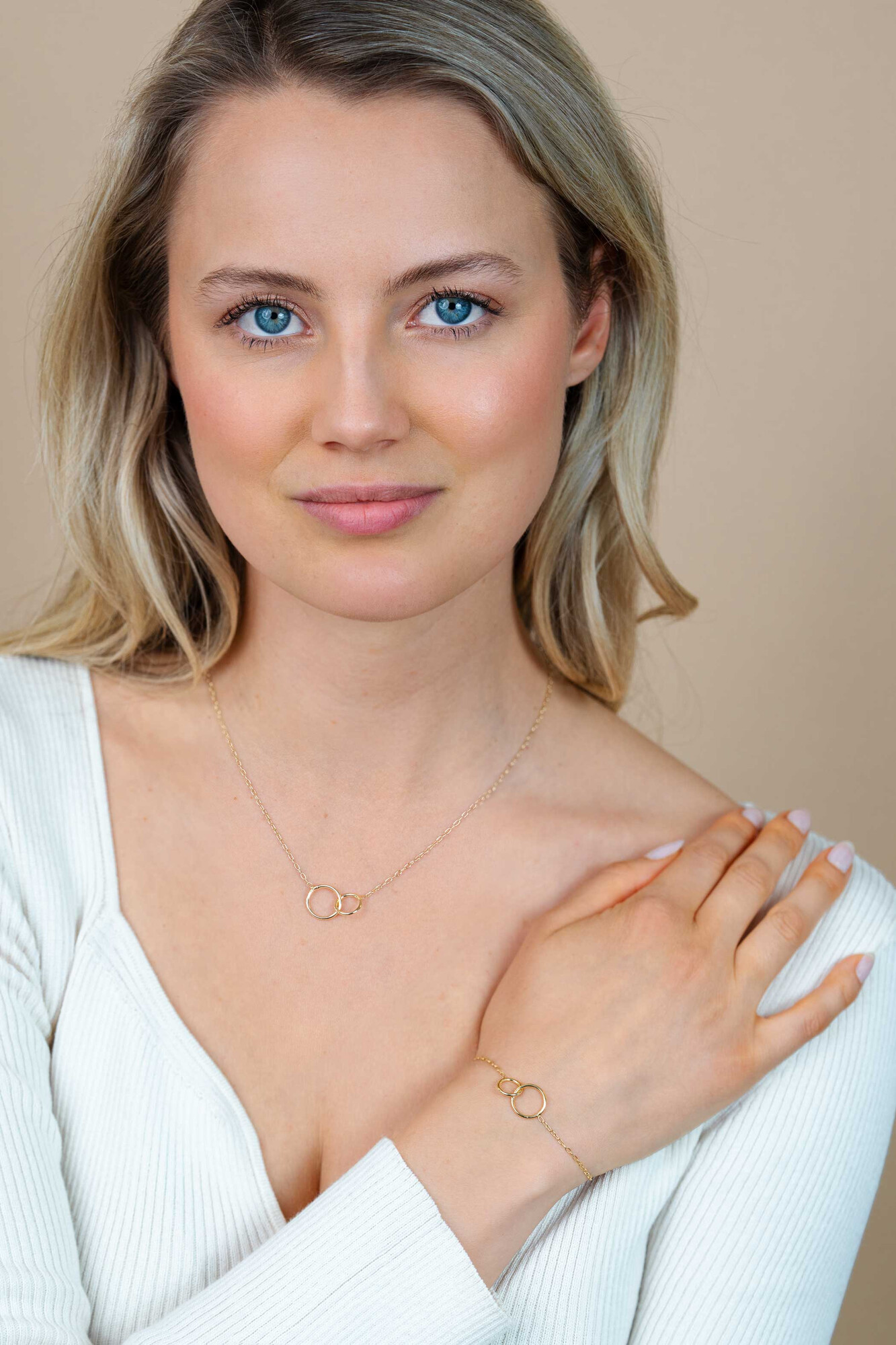 ZINZI Gold Plated Sterling Silver Paperclip Chain Bracelet with 2 Connected Open Circles 17-20cm ZIA2275G