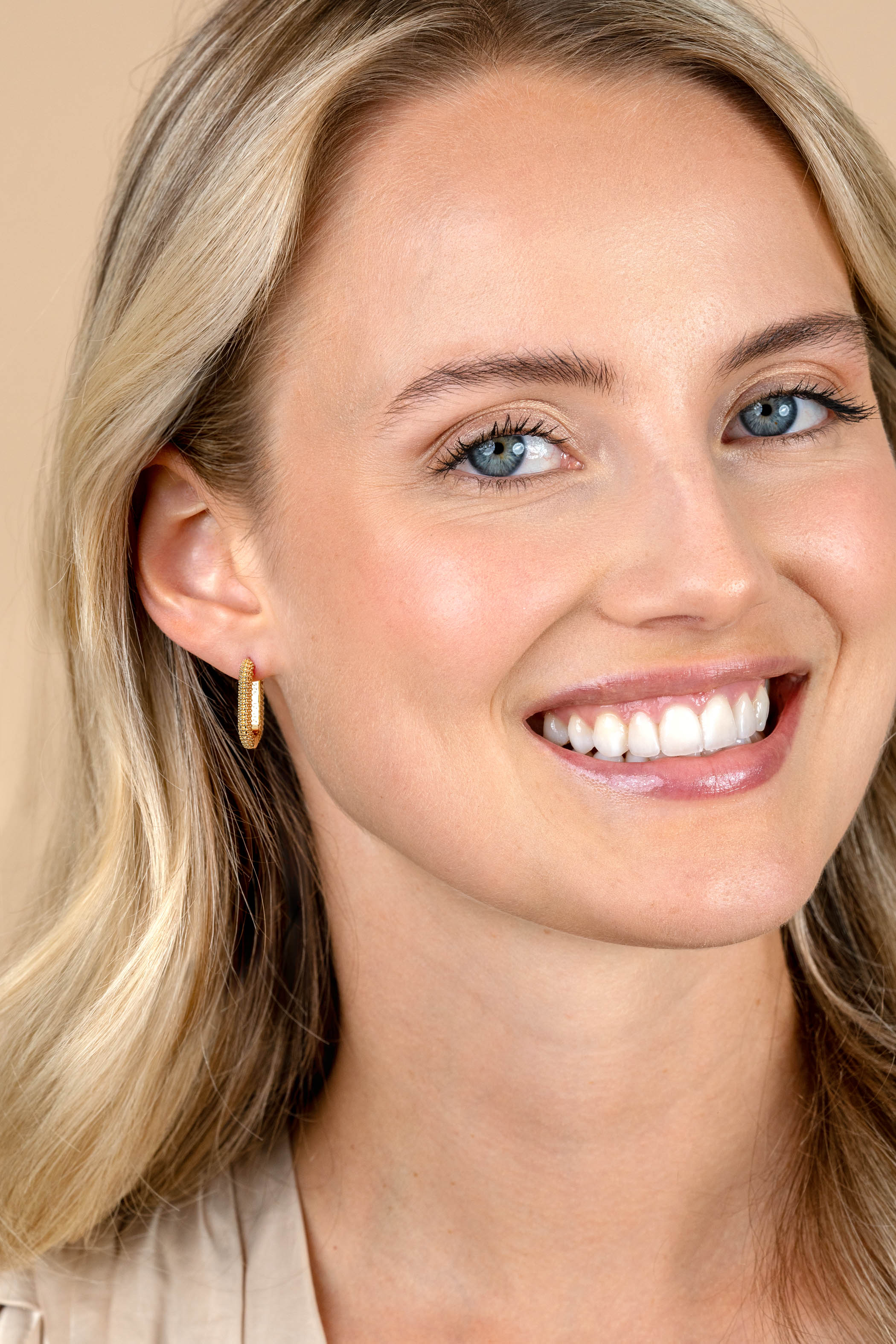 20mm ZINZI gold plated silver hoop earrings in oval shape with beaded structure and luxury clasp ZIO2694G