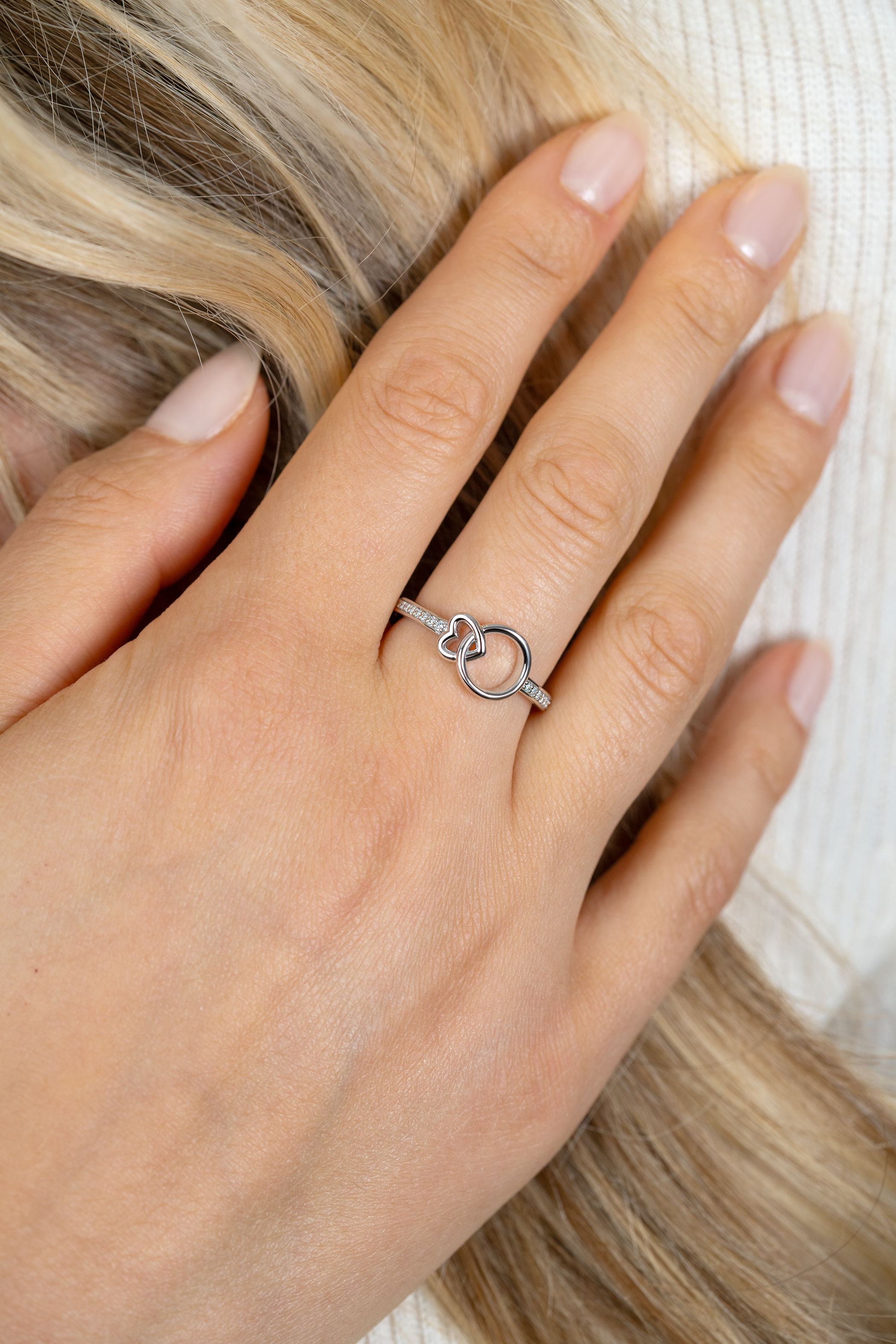 ZINZI zlv. ring verbonden rond/hart en zirc.mt.58