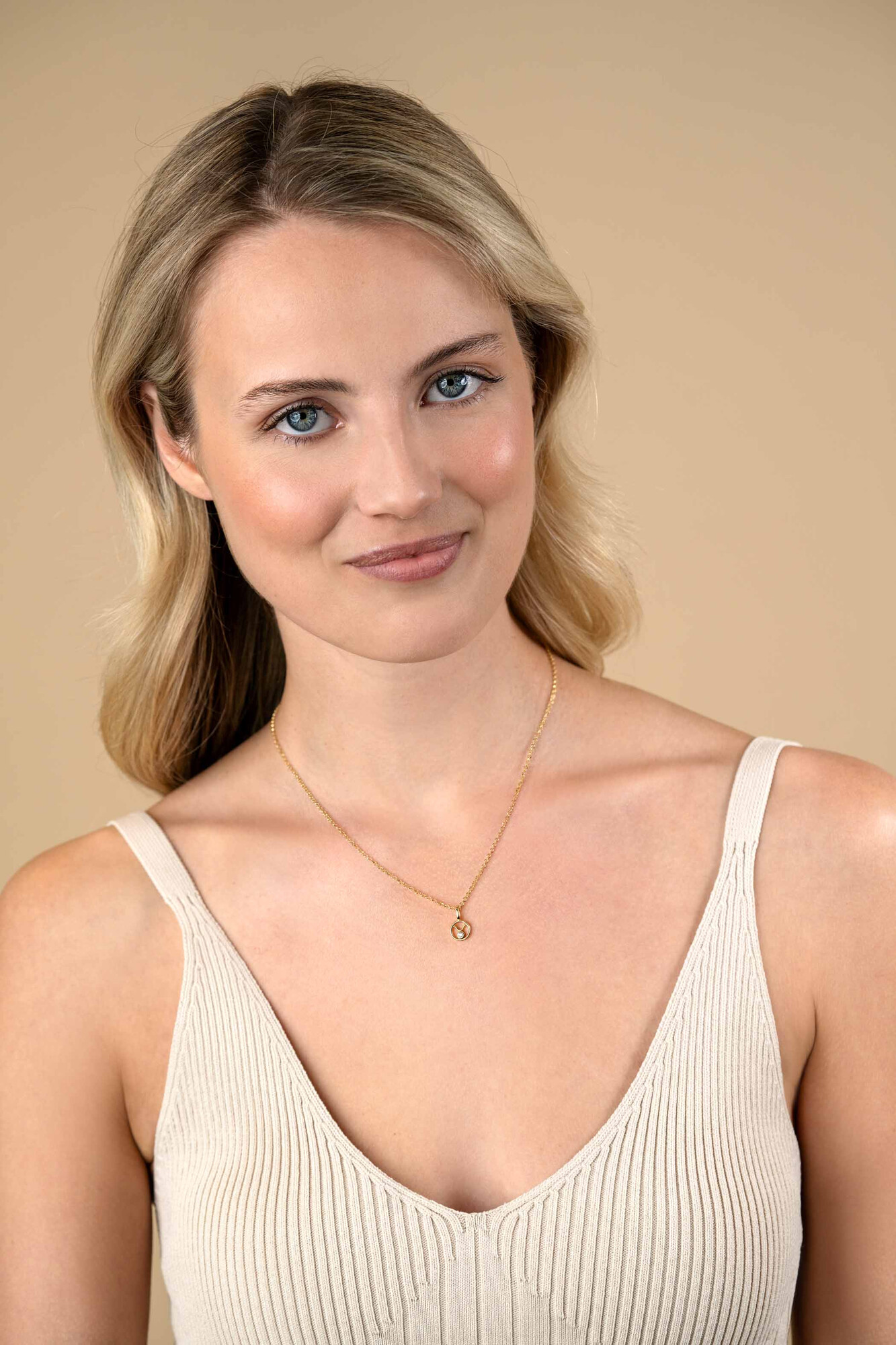 9mm ZINZI gold plated silver Taurus zodiac sign pendant set with white zirconias ZIHY-STI (without necklace)