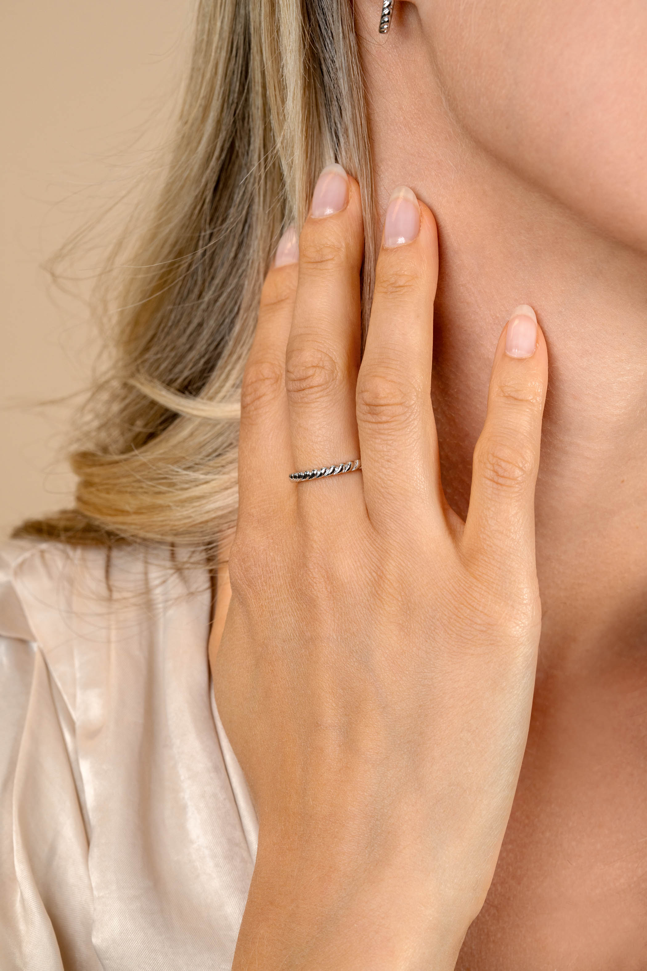 ZINZI silver stacking ring (2.5mm wide) with small droplets ZIR2688