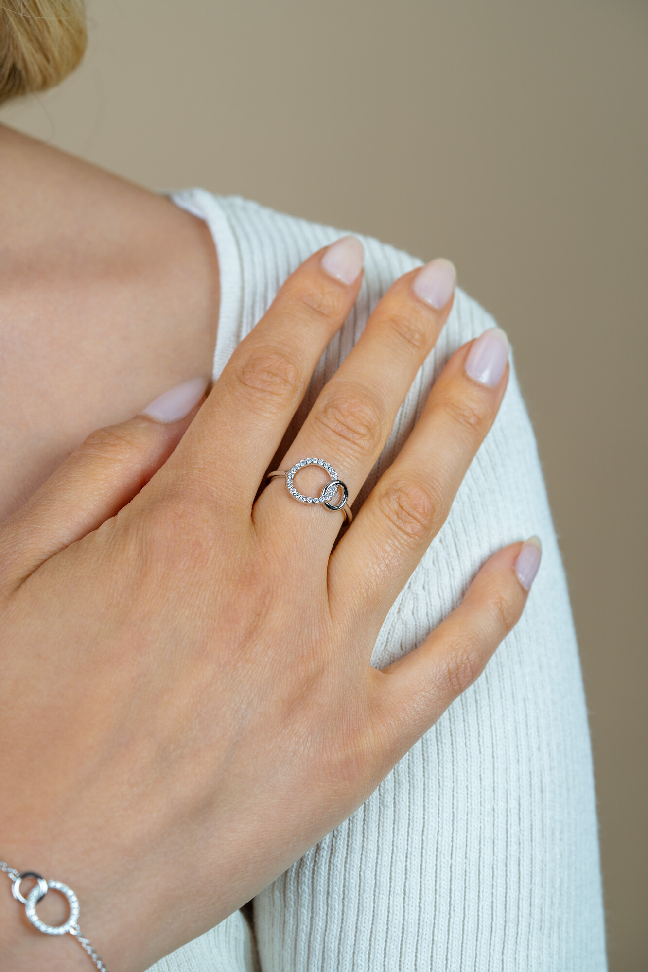 ZINZI Sterling Silver Ring 2 Circles Connected ZIR1782