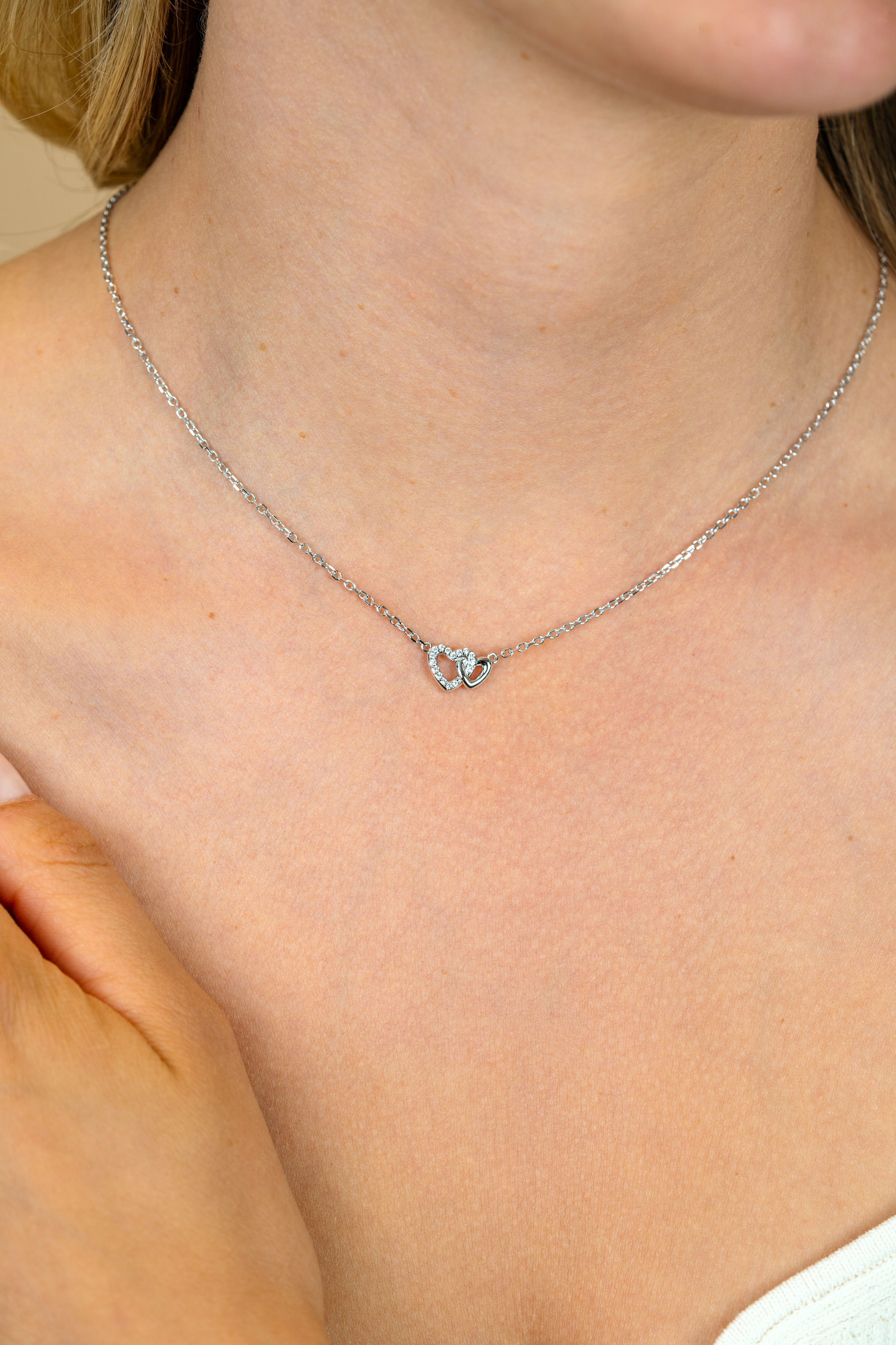 ZINZI zlv. collier 2 hartjes verbonden 1x zirc.