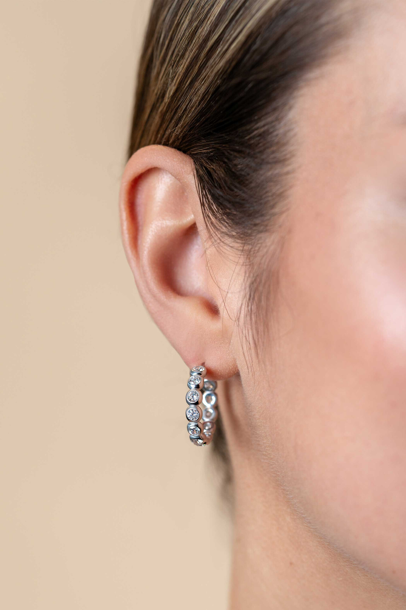 21mm ZINZI silver half hoop earrings, 4mm tube thickness, set with 12 white zirconias and with butterfly clasp ZIO2573
