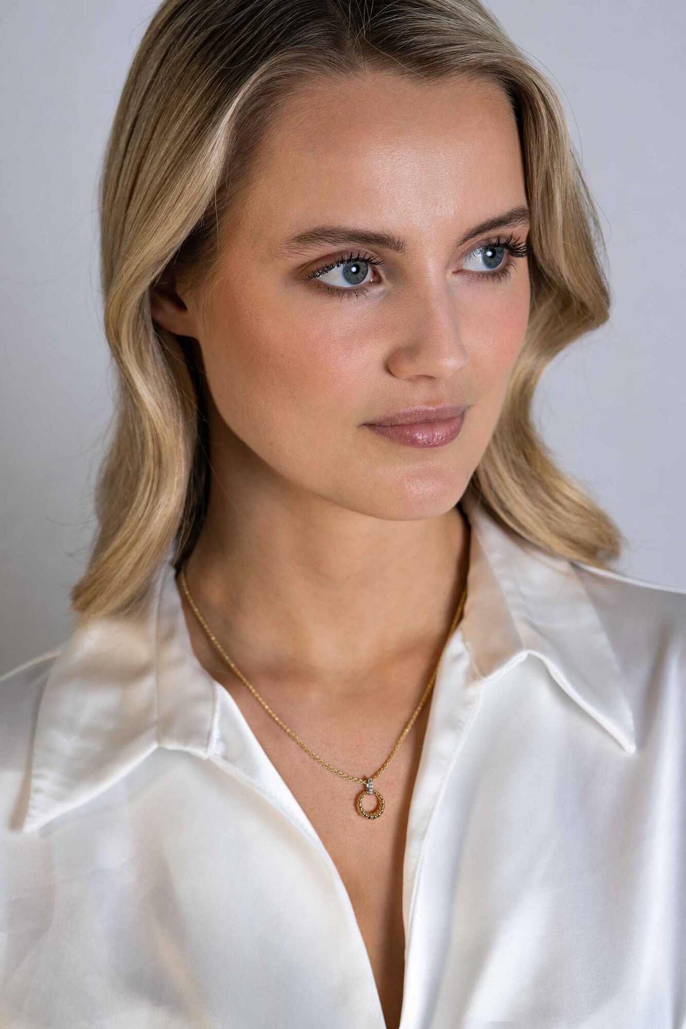 15mm ZINZI Sterling Silver Bicolor Round Pendant Twist Design Bail Set with White Zirconias ZIH2403Y (excl. necklace)