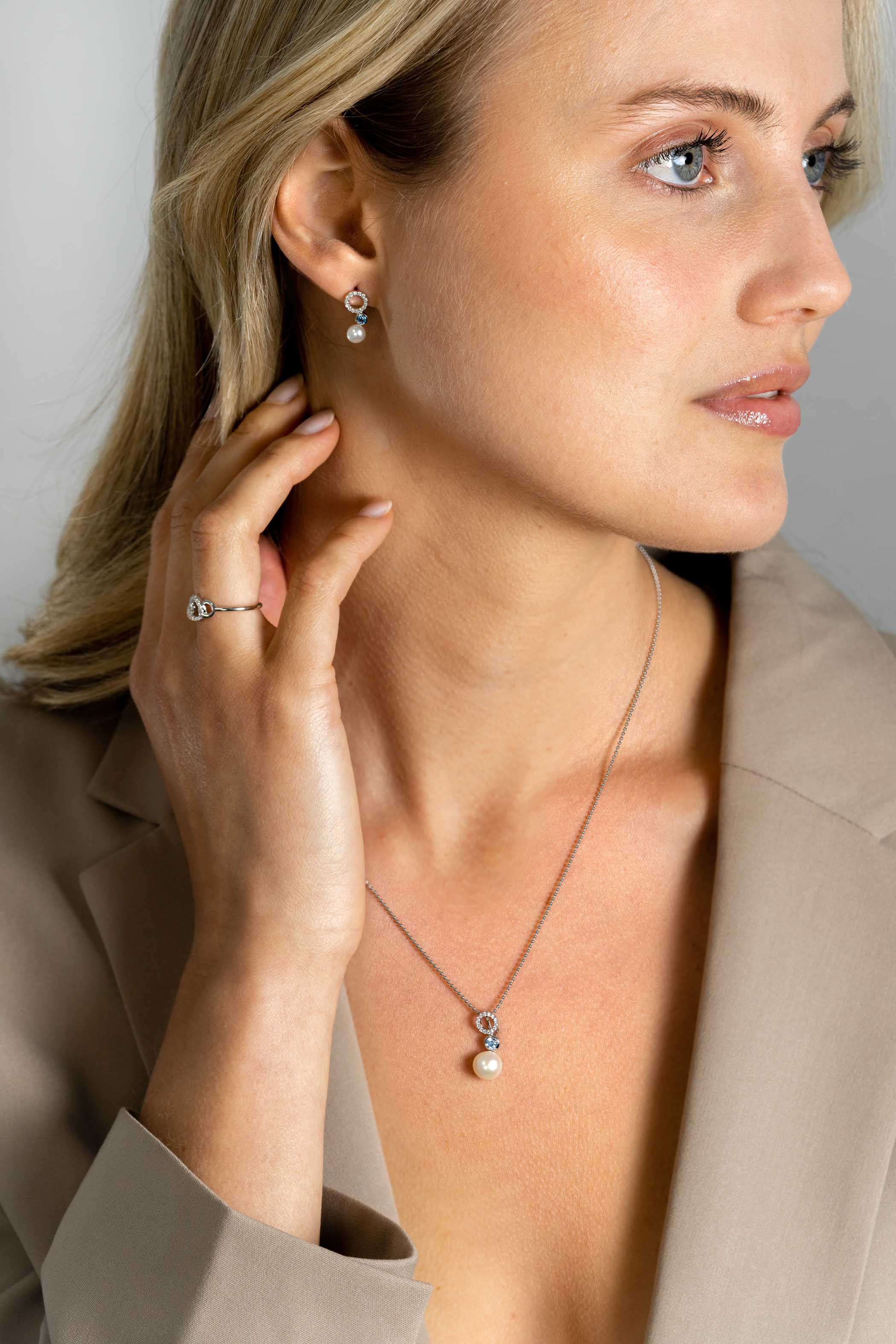 15mm ZINZI Sterling Silver Stud Earrings with White Pearl, Round Light Blue Color Stone and Open Circle White Zirconias ZIO2442