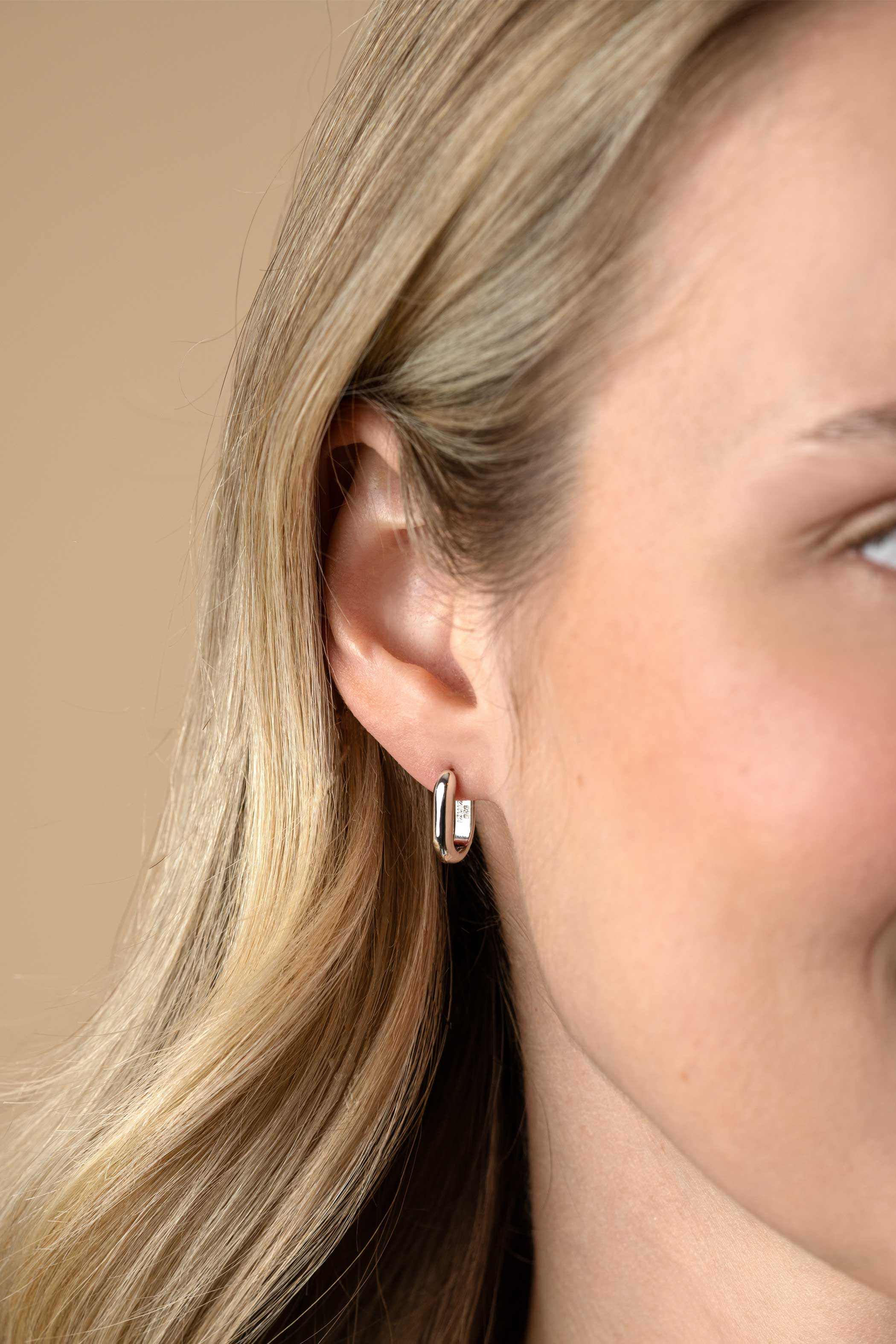 14.5mm ZINZI silver hoops in oval shape with round tube 3mm wide ZIO2603