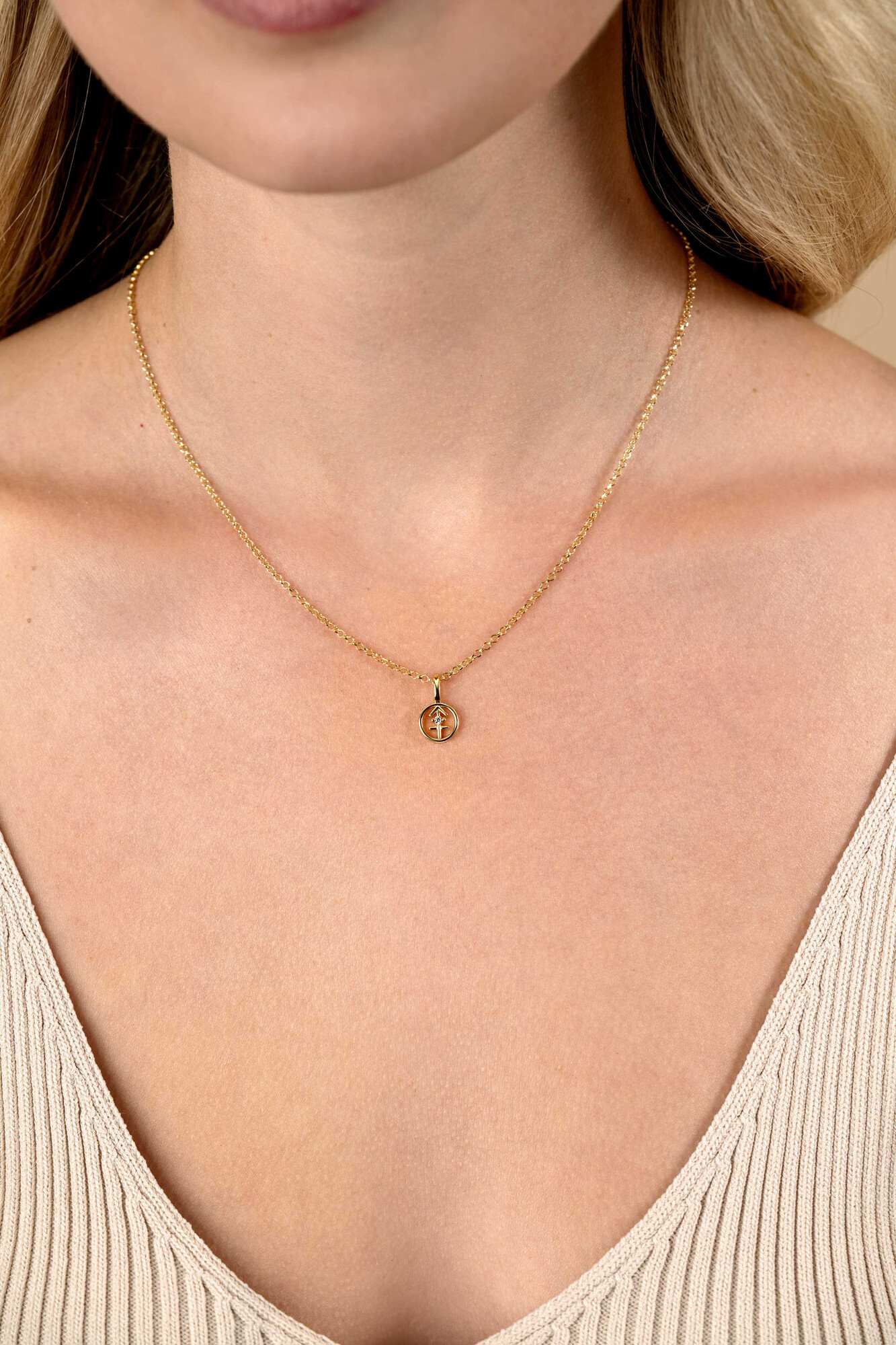 9mm ZINZI gold plated silver Sagittarius zodiac sign pendant set with white zirconias ZIHY-BOO (without necklace)