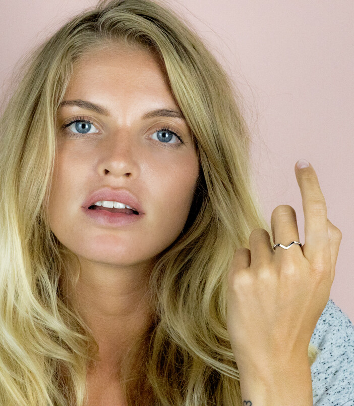 ZINZI Sterling Silver Ring V-Shape Shiny ZIR1149