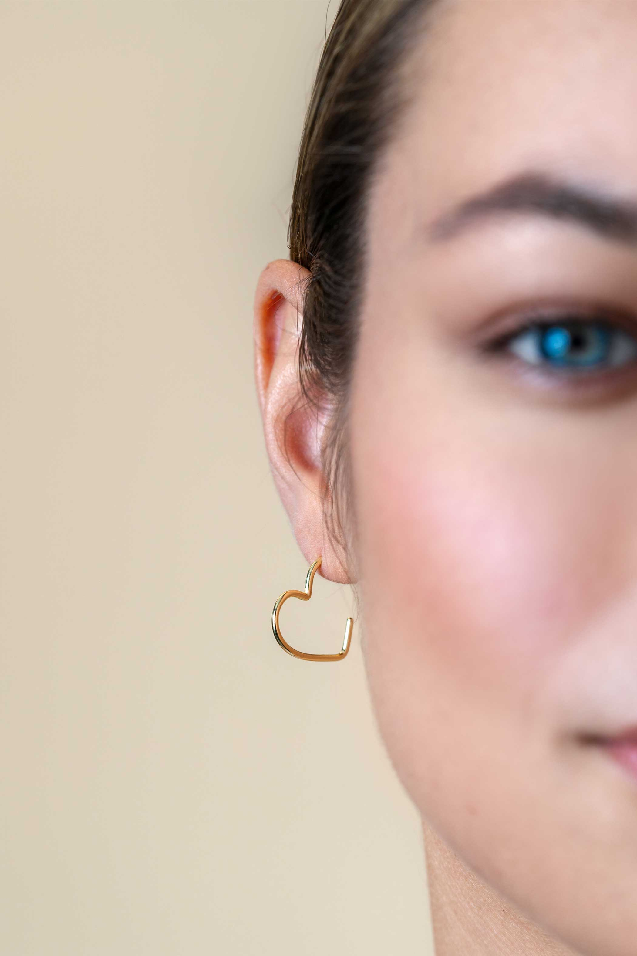 18mm ZINZI gold plated silver half hoop earrings in heart shape, 1.4mm tube thickness with butterfly clasp ZIO2584G
