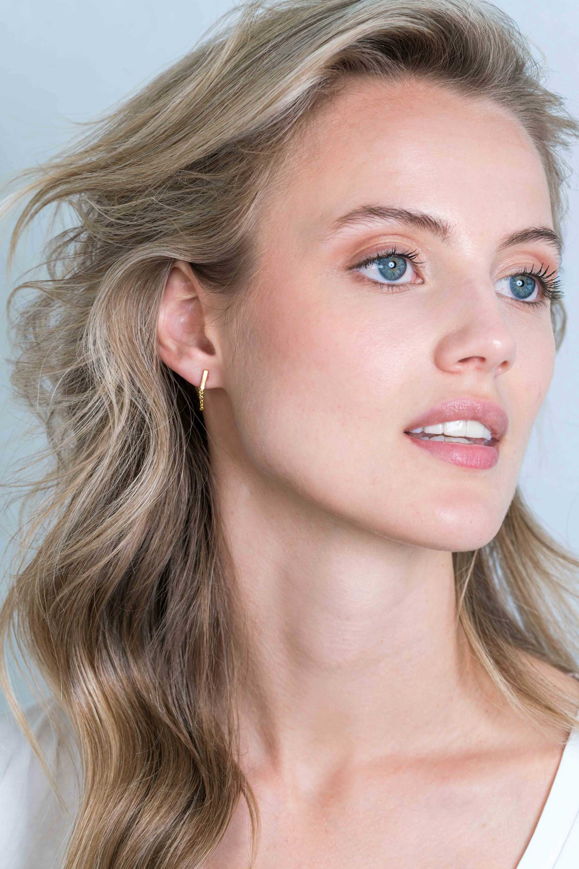 ZINZI Gold Plated Sterling Silver Stud Earrings Bar with Chain ZIO1688G