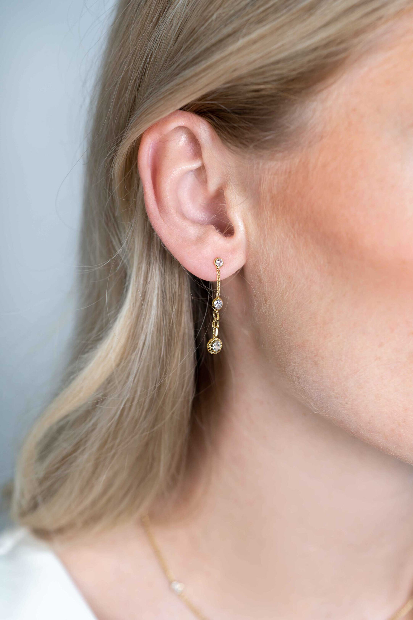 30mm ZINZI Gold Plated Sterling Silver Earrings Chains White Round Zirconias ZIO2265G