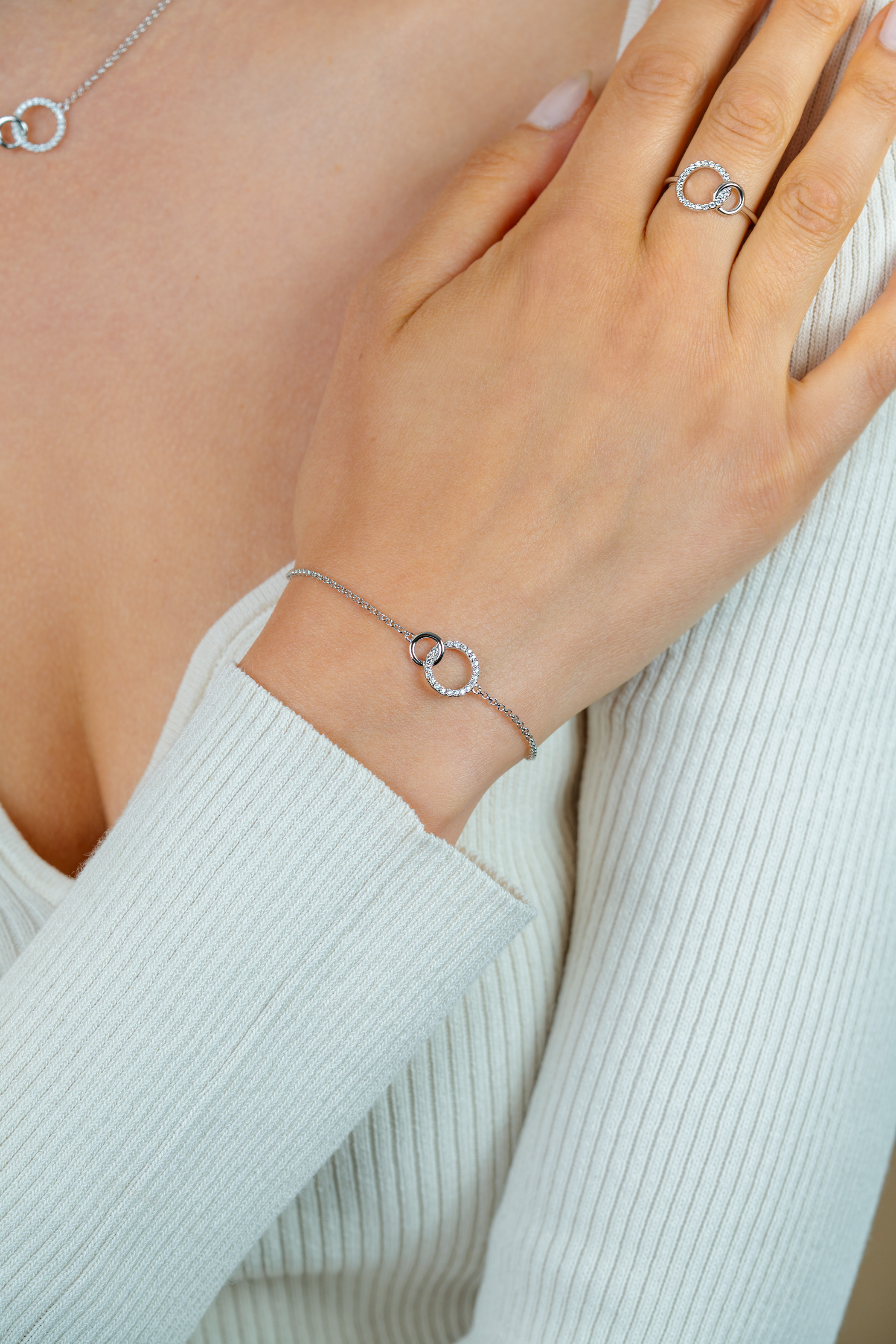 ZINZI Sterling Silver Bracelet with two 2 Connected Open Circles White ZIA1782