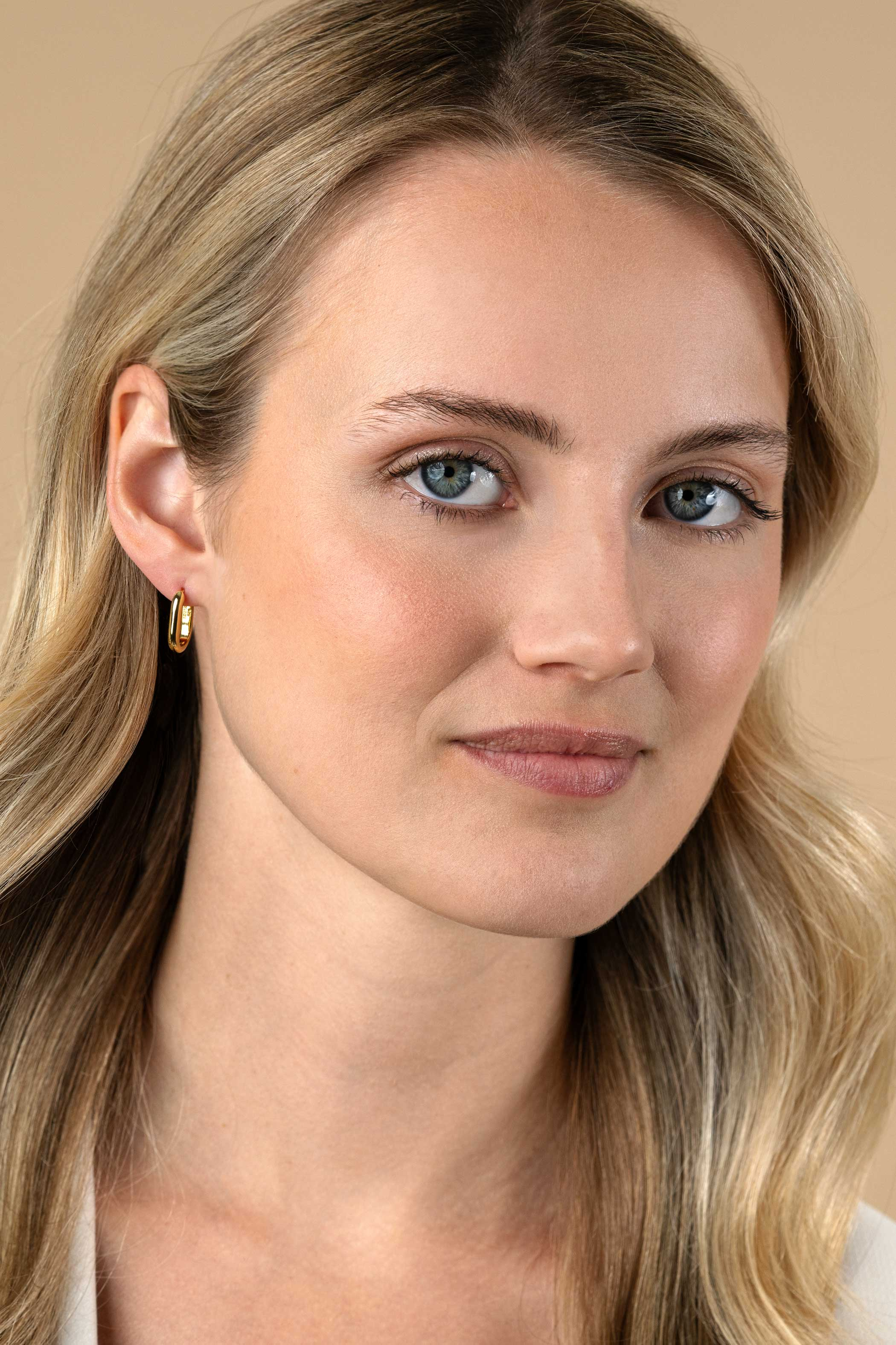 15.5mm ZINZI gold plated silver hoops in oval shape with round tube 3mm wide ZIO2604G