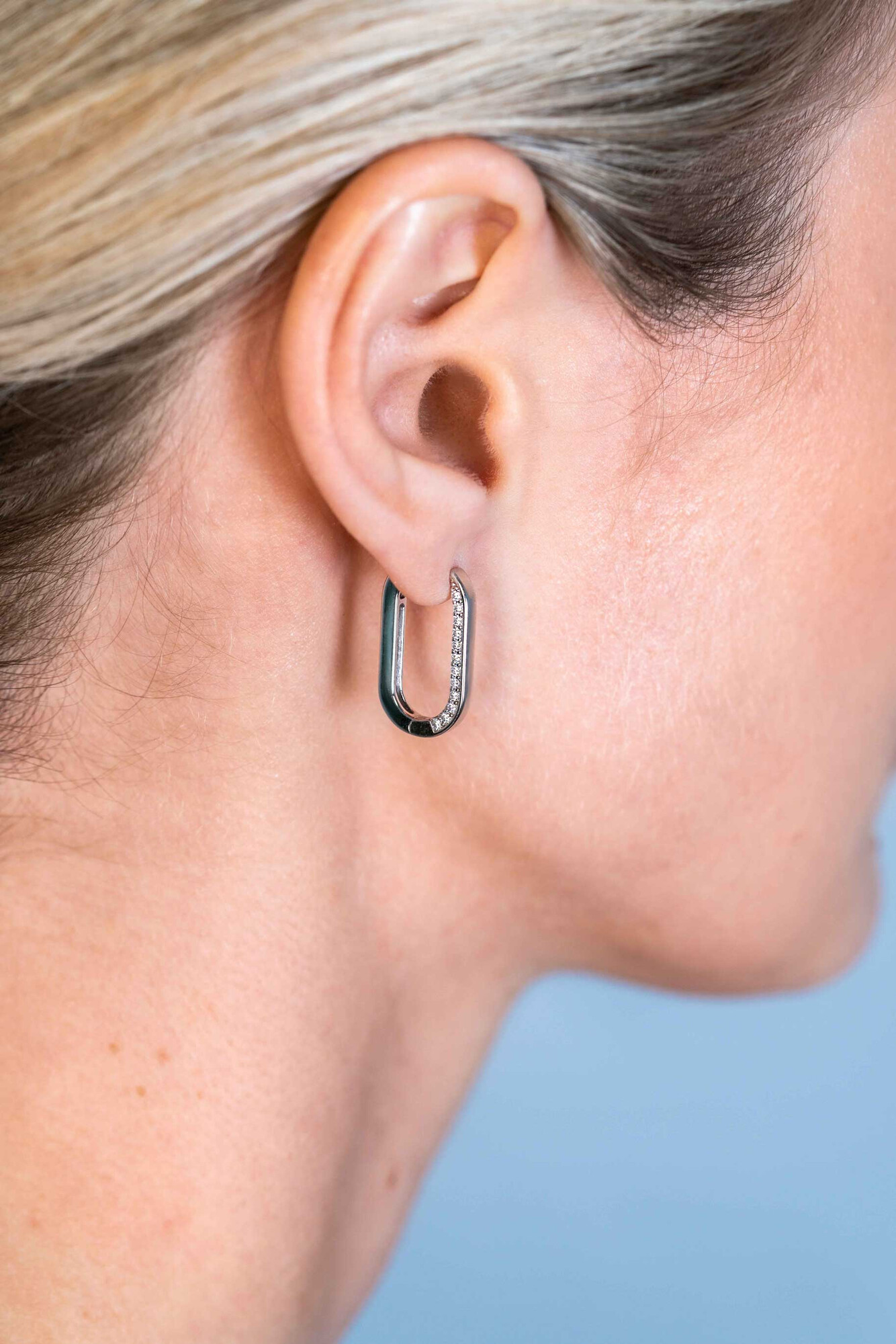 20mm ZINZI Sterling Silver Hoop Earrings Oval Shape White Zirconias ZIO2319