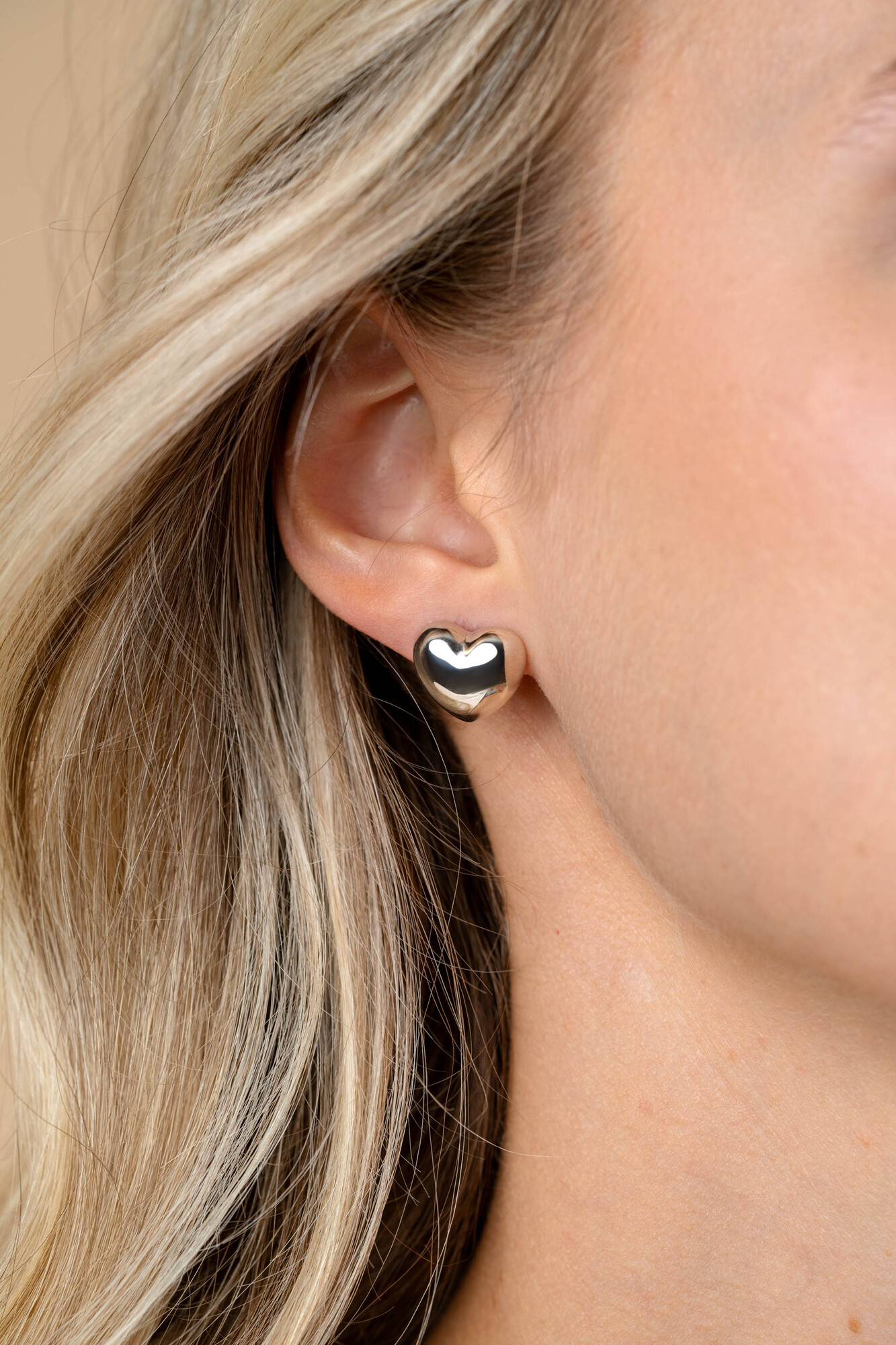 13mm ZINZI silver stud earrings in puffy heart shape ZIO2672