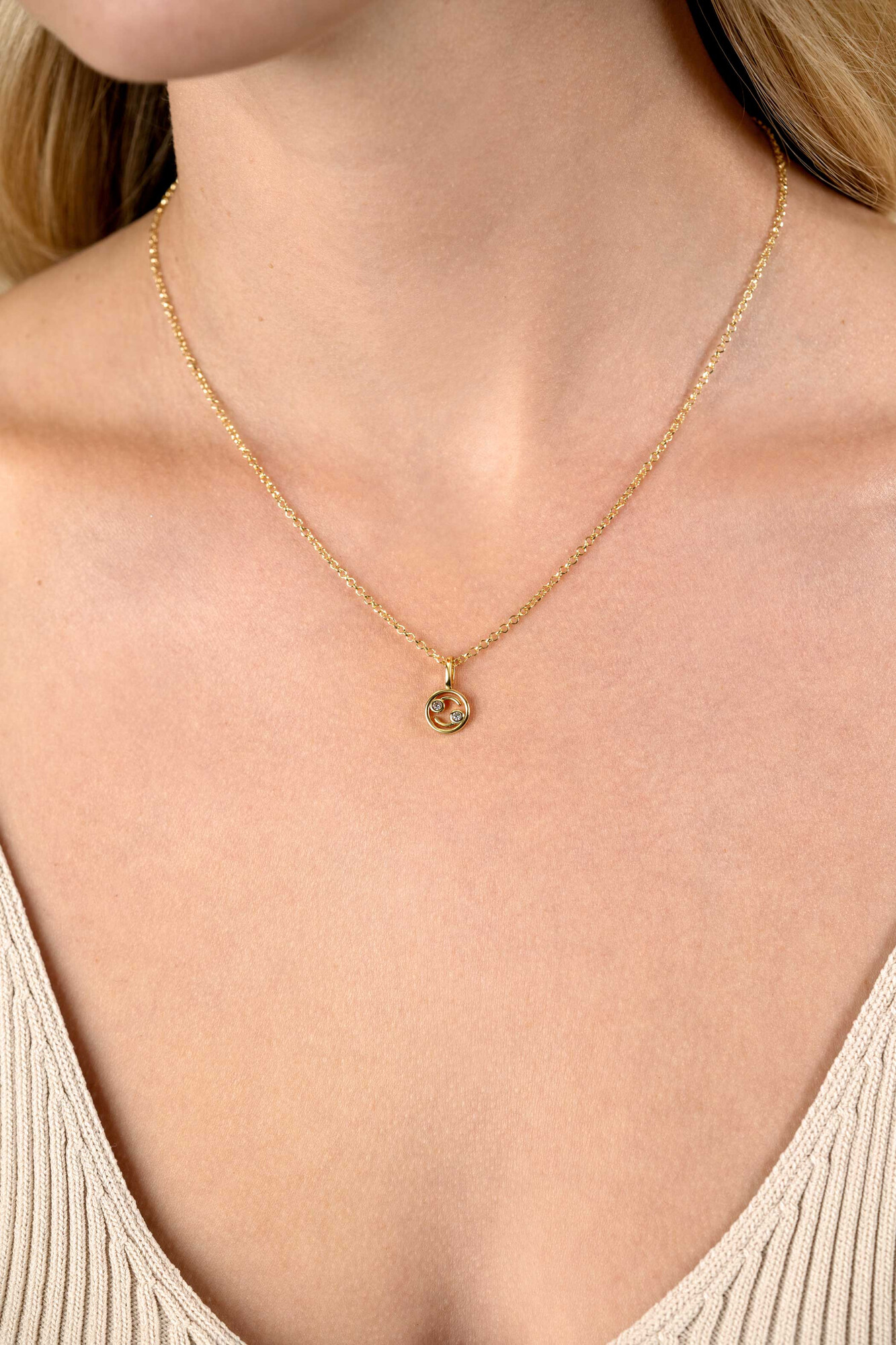 9mm ZINZI gold plated silver Cancer zodiac sign pendant set with white zirconias ZIHY-KRE (without necklace)