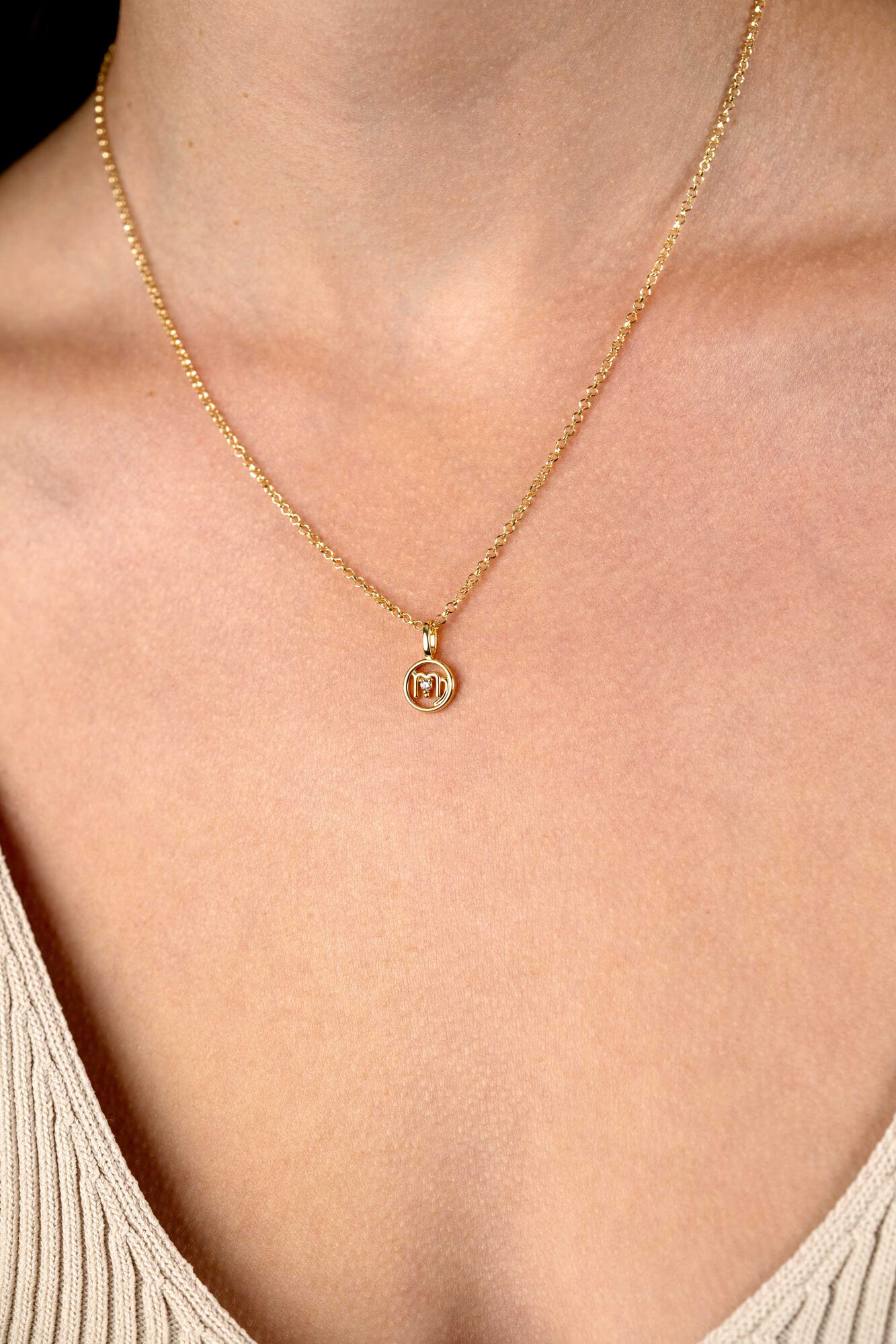 9mm ZINZI gold plated silver Virgo zodiac sign pendant set with white zirconias ZIHY-MAA (without necklace)