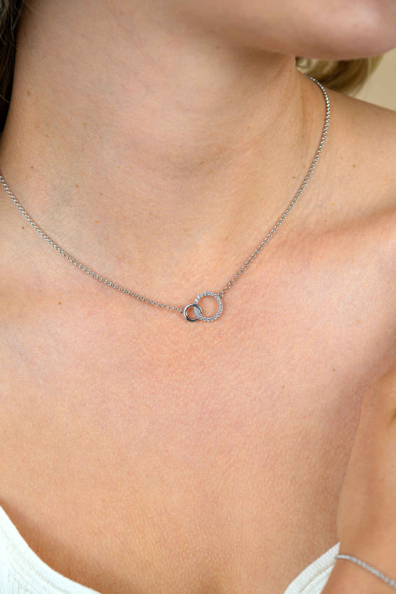 ZINZI Sterling Silver Necklace with 2 Connected Circles and White Zirconias ZIC1782