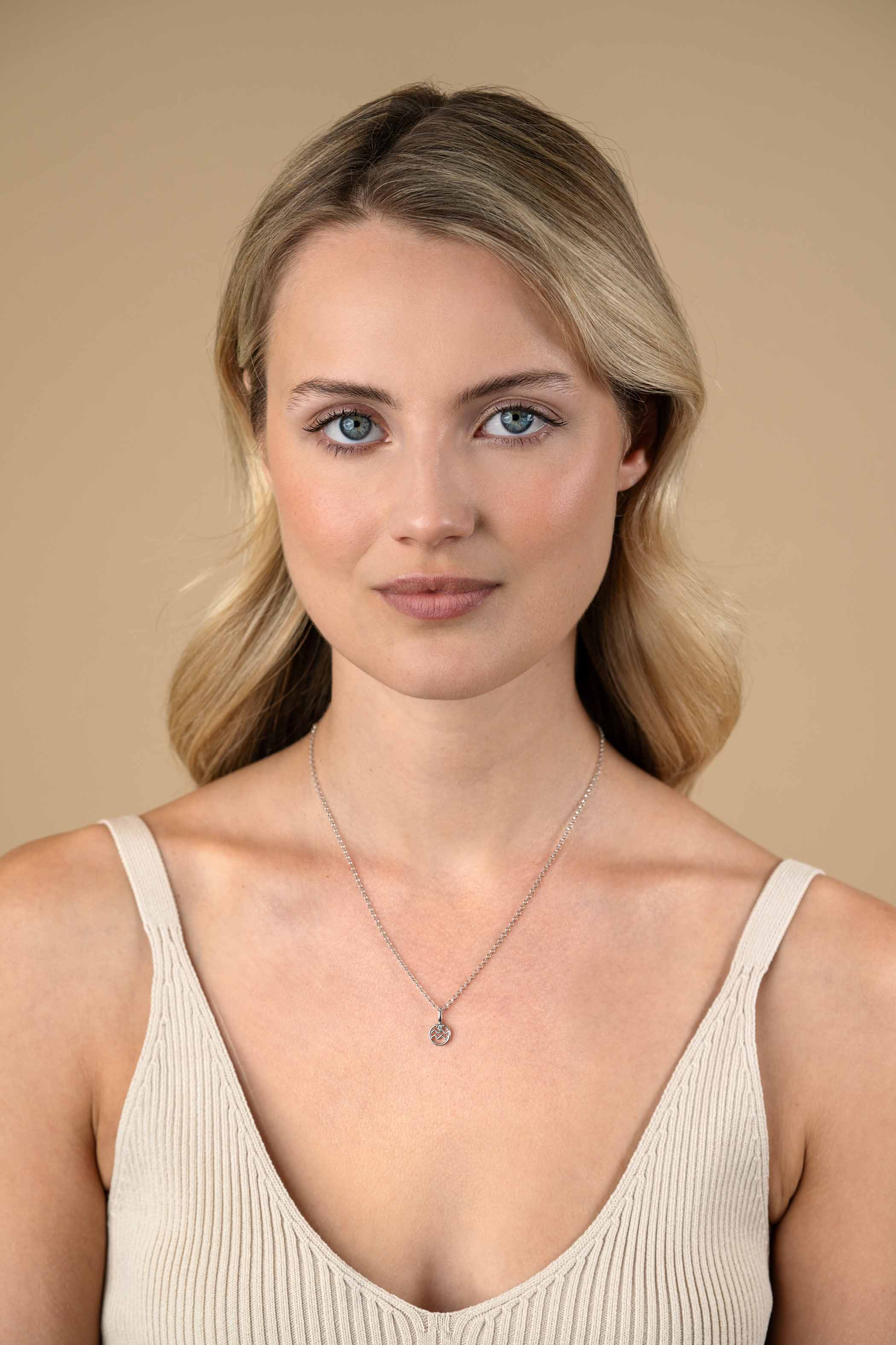 9mm ZINZI silver Aquarius zodiac sign pendant set with white zirconias ZIH-WAT (without necklace)