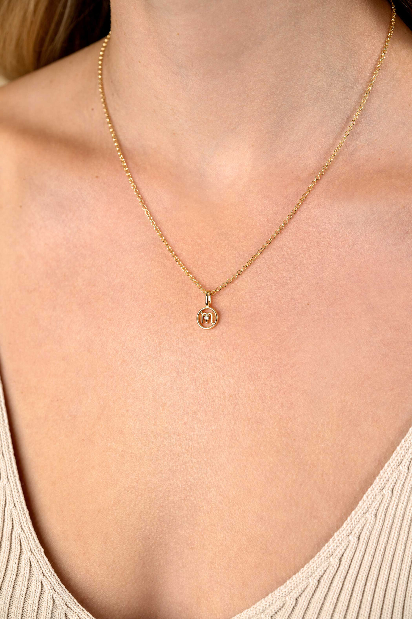 9mm ZINZI gold plated silver Scorpio zodiac sign pendant set with white zirconias ZIHY-SCH (without necklace)