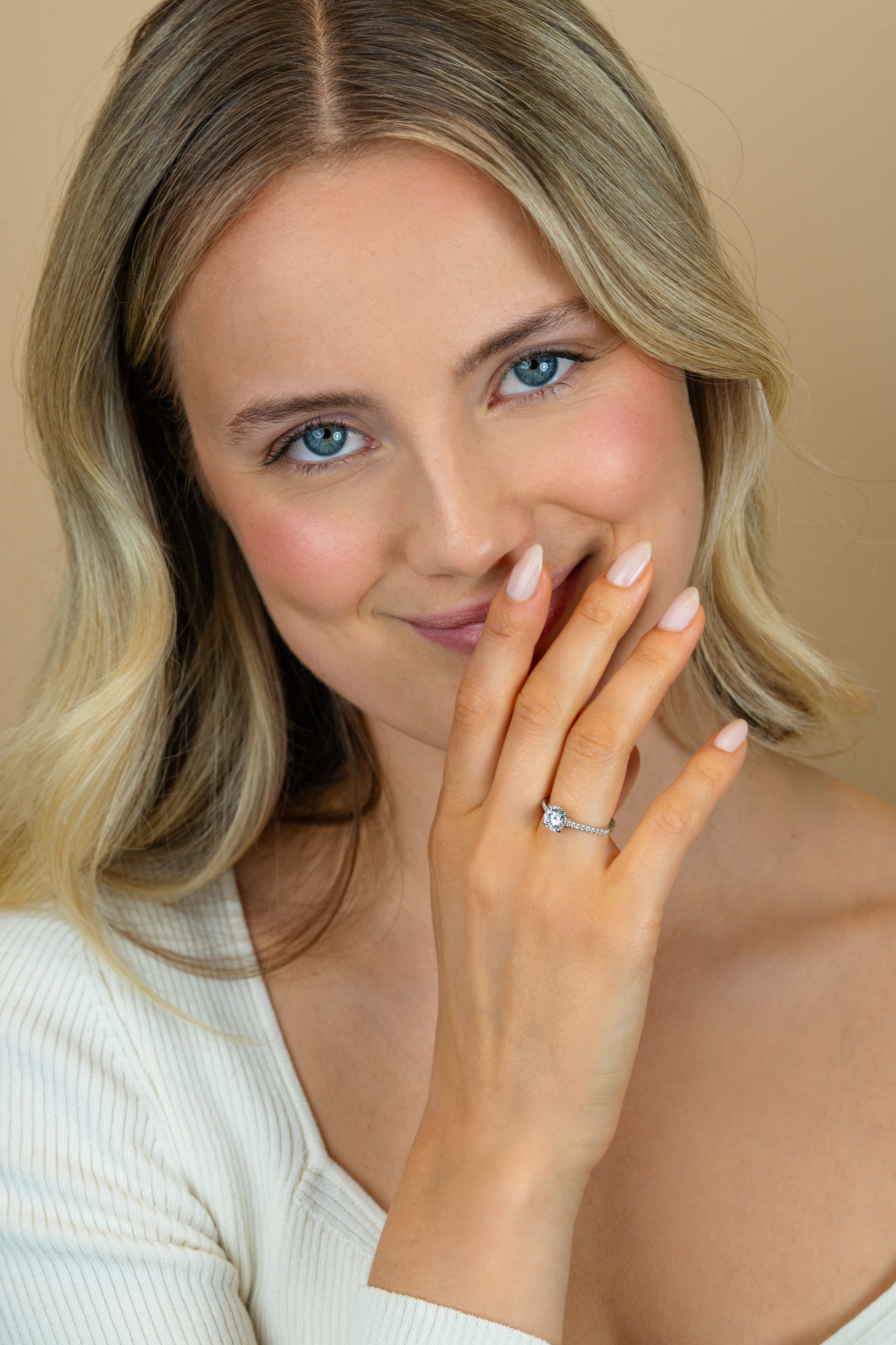 ZINZI silver engagement ring with a large round white zirconia (6.5mm) in claw setting and small heart on the side ZIR2696