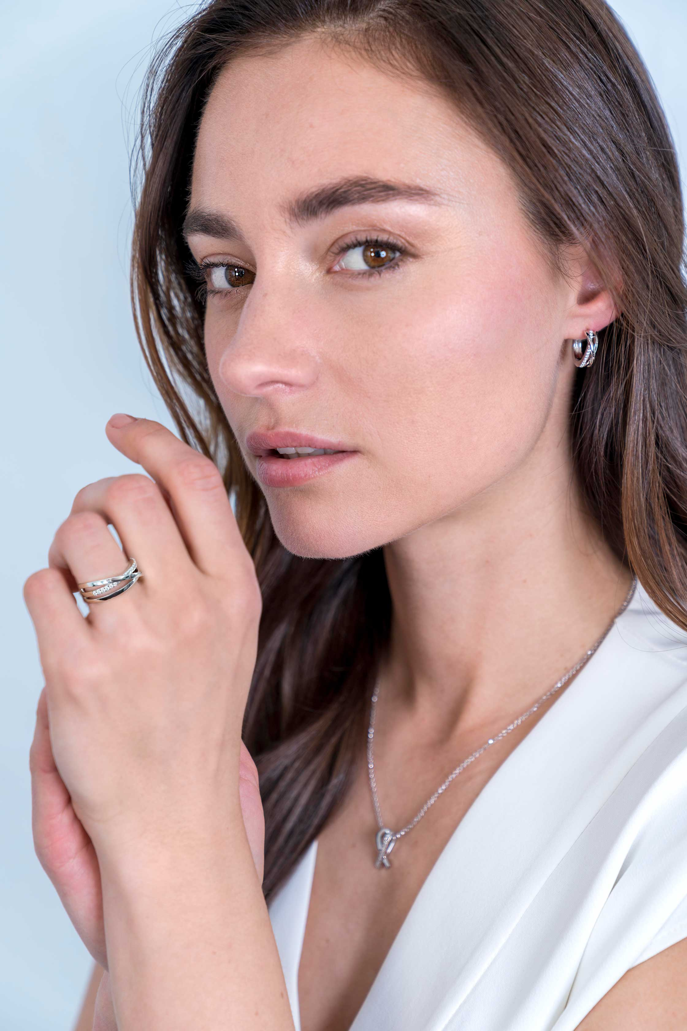 16mm ZINZI Sterling Silver Crossover Hoop Earrings White 16x5,5mm ZIO1774