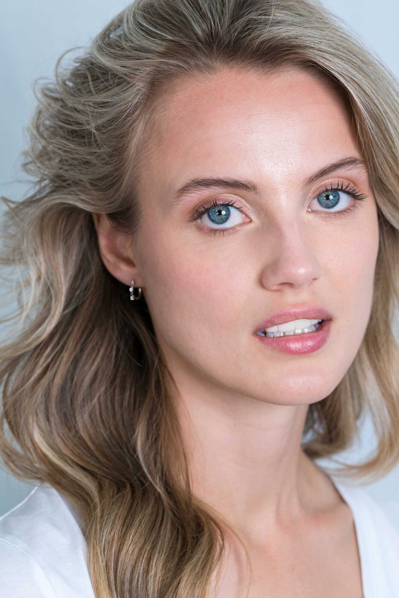 11mm ZINZI Sterling Silver Stud Earrings Hoop White Zirconia ZIO2175