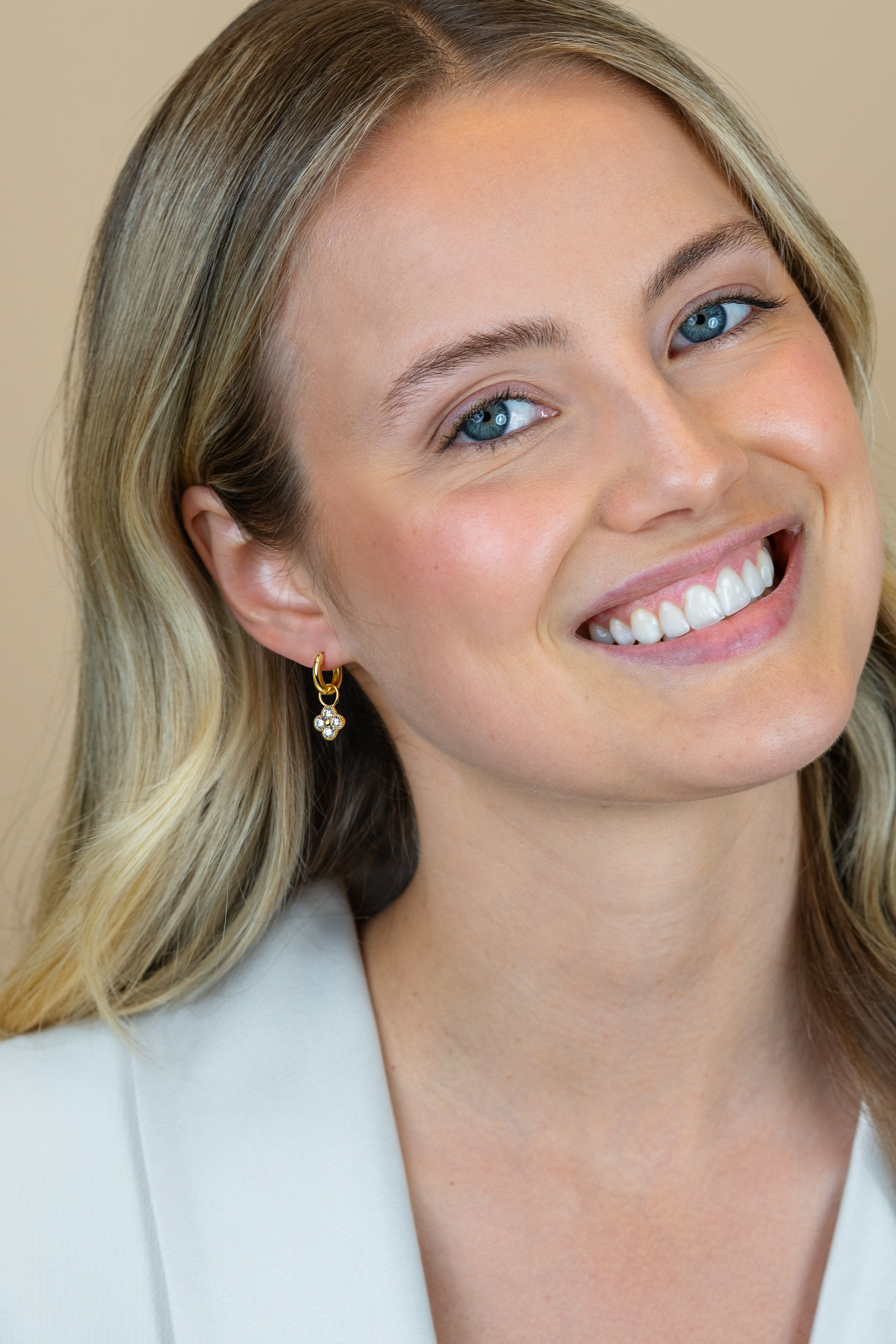 ZINZI zlv. oorbedels gg.verg.klaver met zirconia's