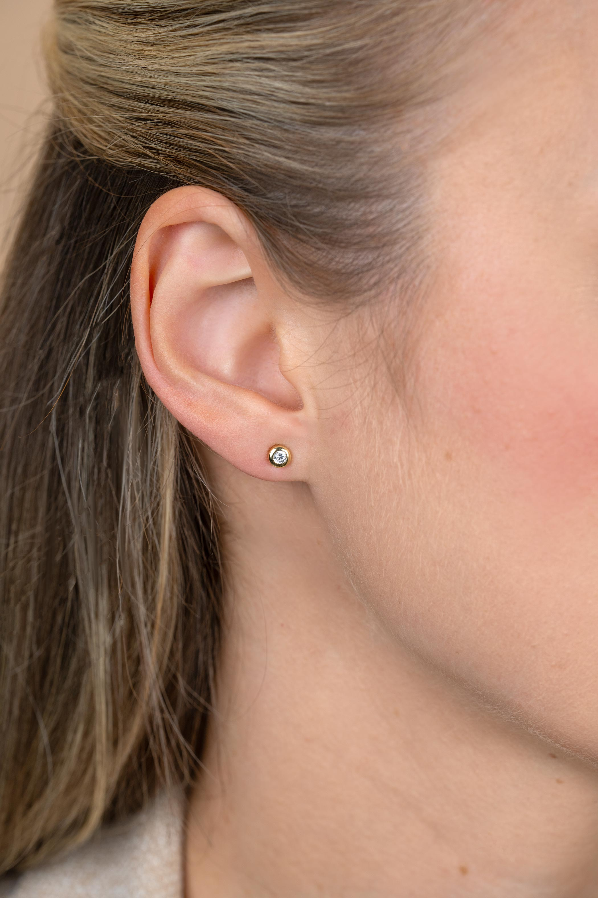 4mm ZINZI Gold Plated Sterling Silver Stud Earrings Round White ZIO1177G