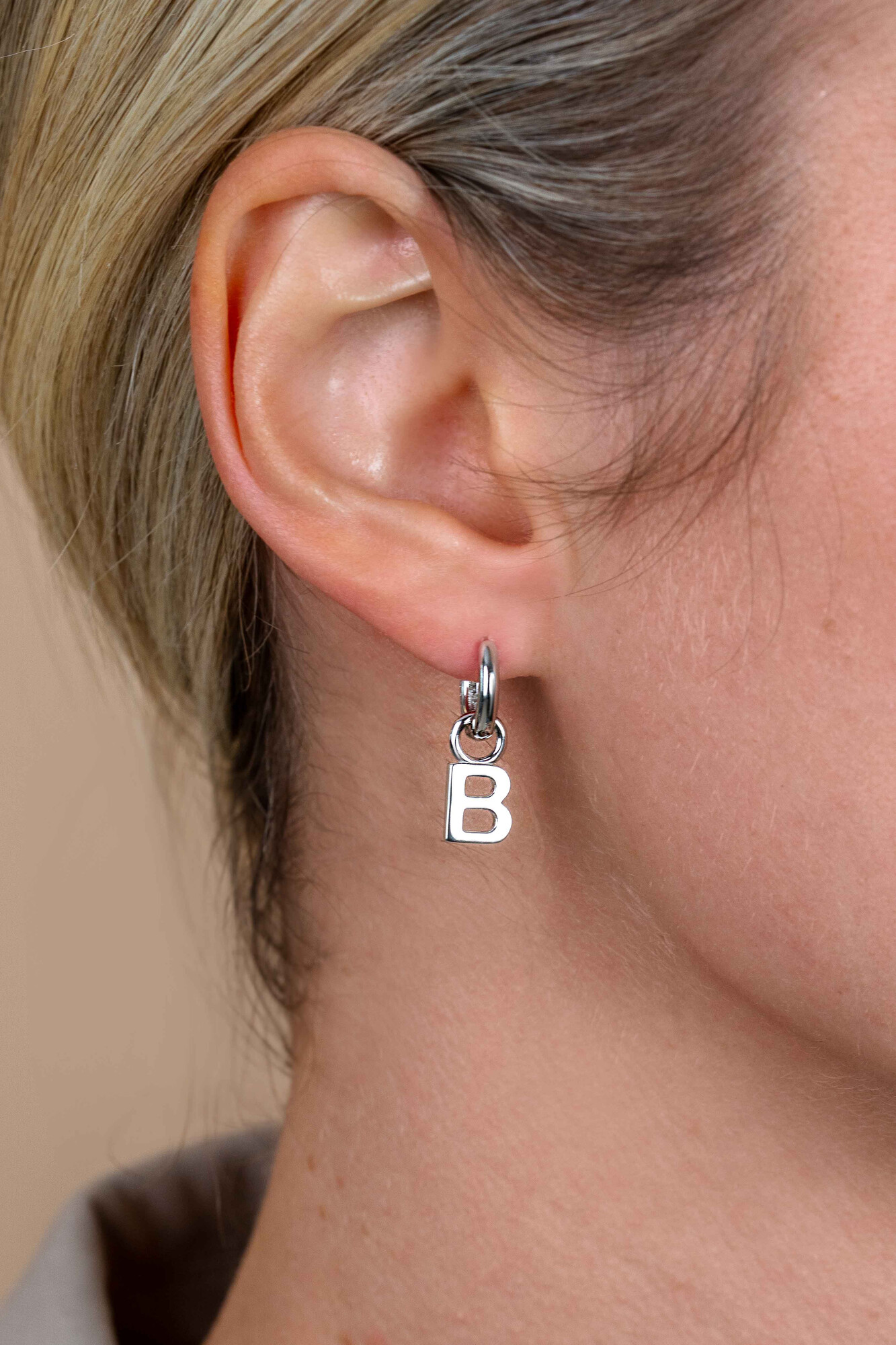 ZINZI Sterling Silver Letter Earrings Pendant B price per piece ZICH2144B (excl. hoop earrings)