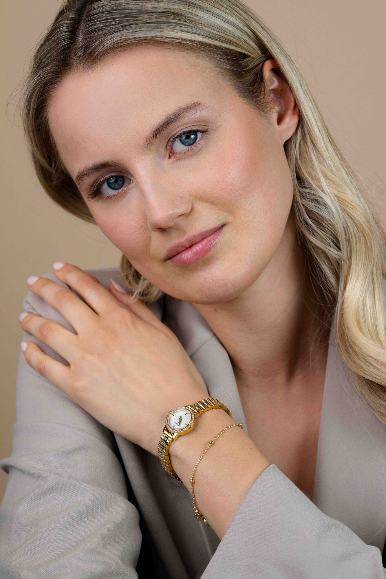 ZINZI Etoile Watch 20mm White Mother-of-Pearl Dial Gold Colored Stainless Steel Case set with white zirconia and Gold Colored Strap ZIW3234