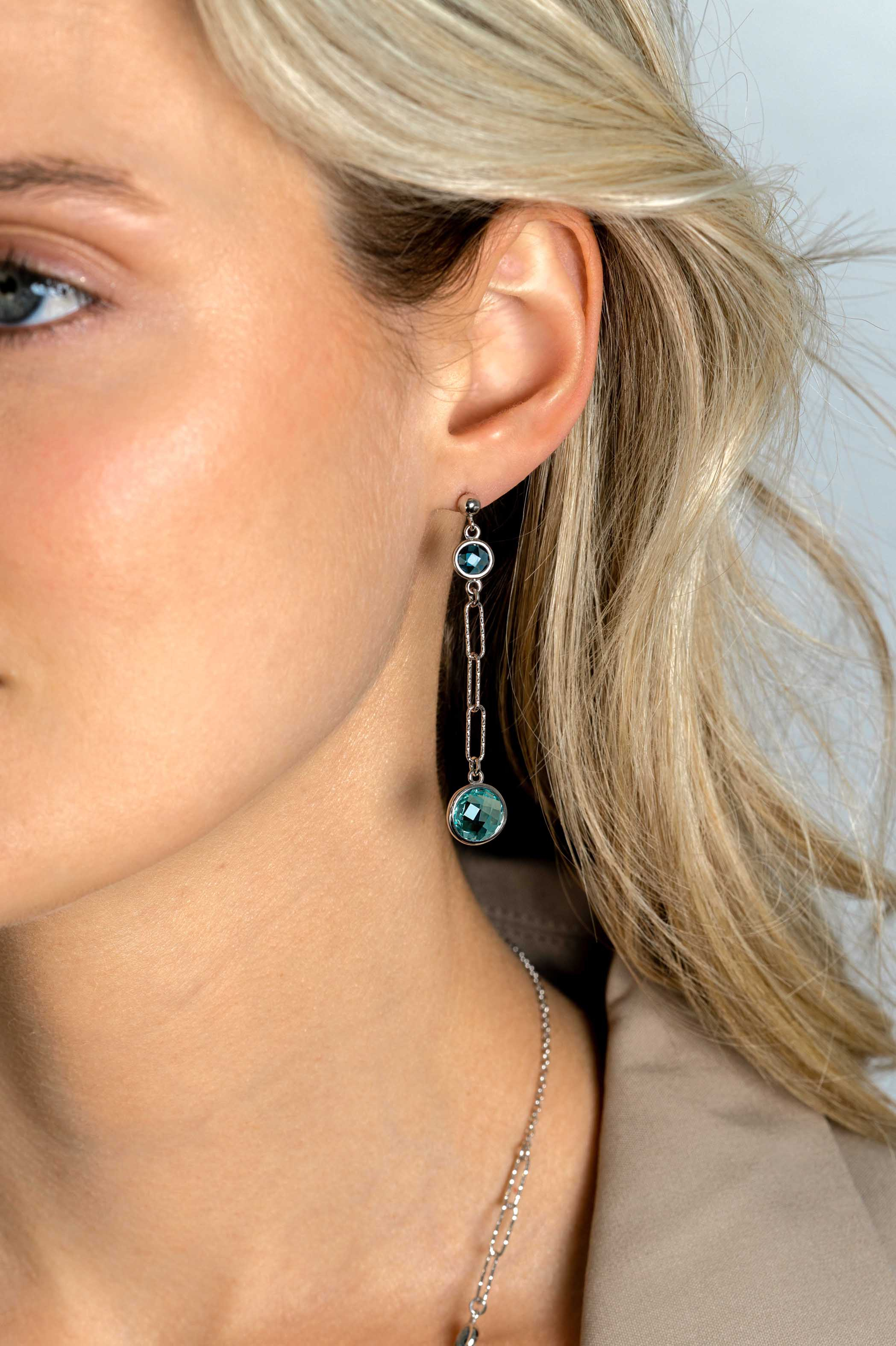 60mm ZINZI Sterling Silver Long Stud Earrings with Paperclip Chain and Light Blue and Indigo Blue Color Stones ZIO2418