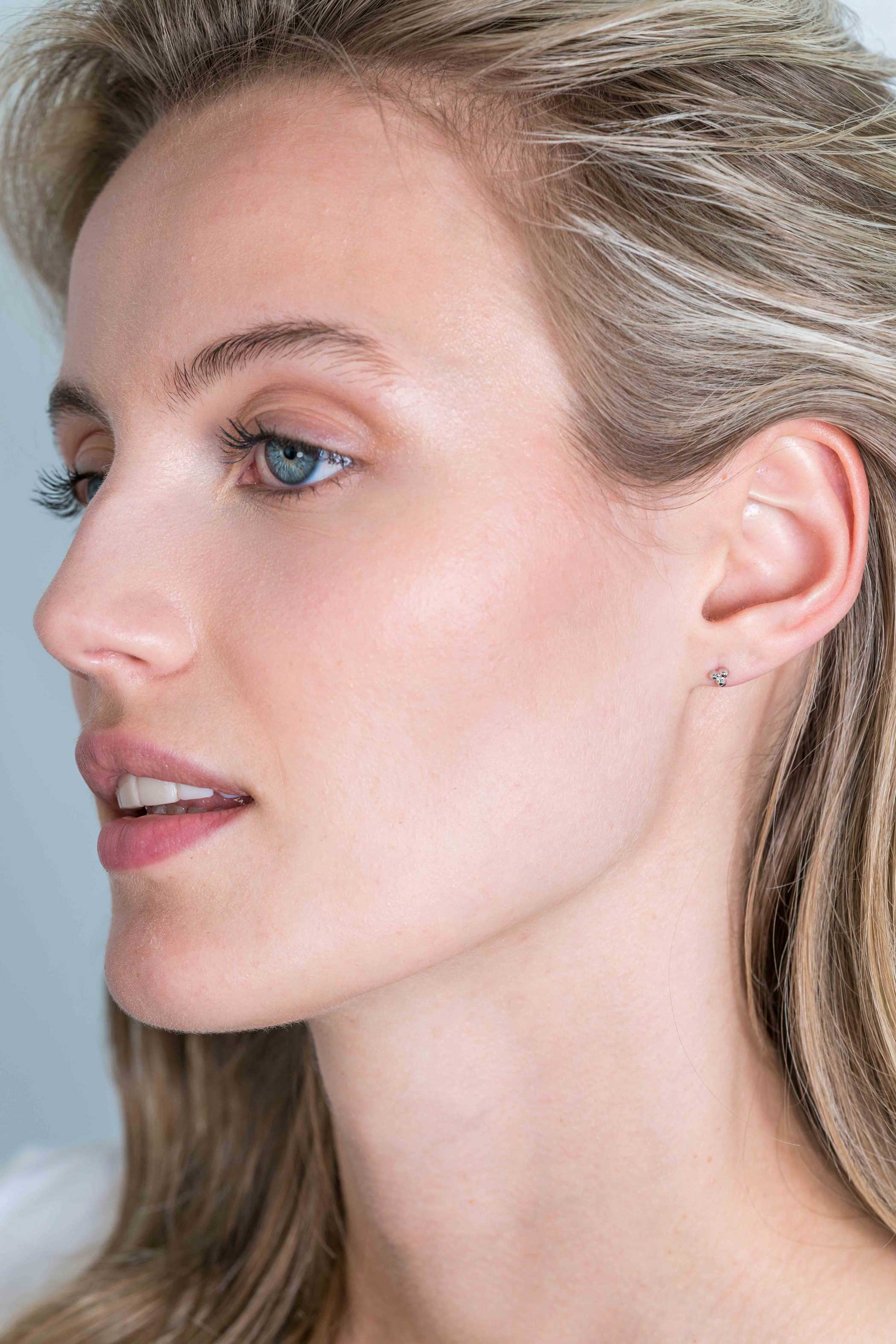 4mm ZINZI Sterling Silver Stud Earrings 3 Beads ZIO2169