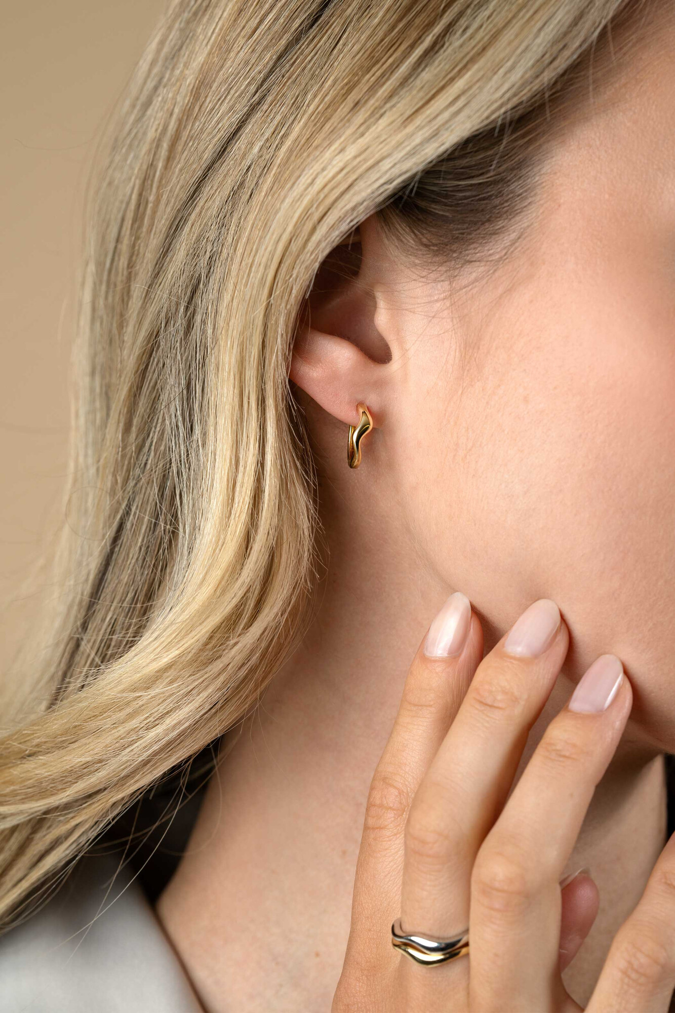 15mm ZINZI gold plated silver hoops organically shaped with luxury hinge closure ZIO2627G