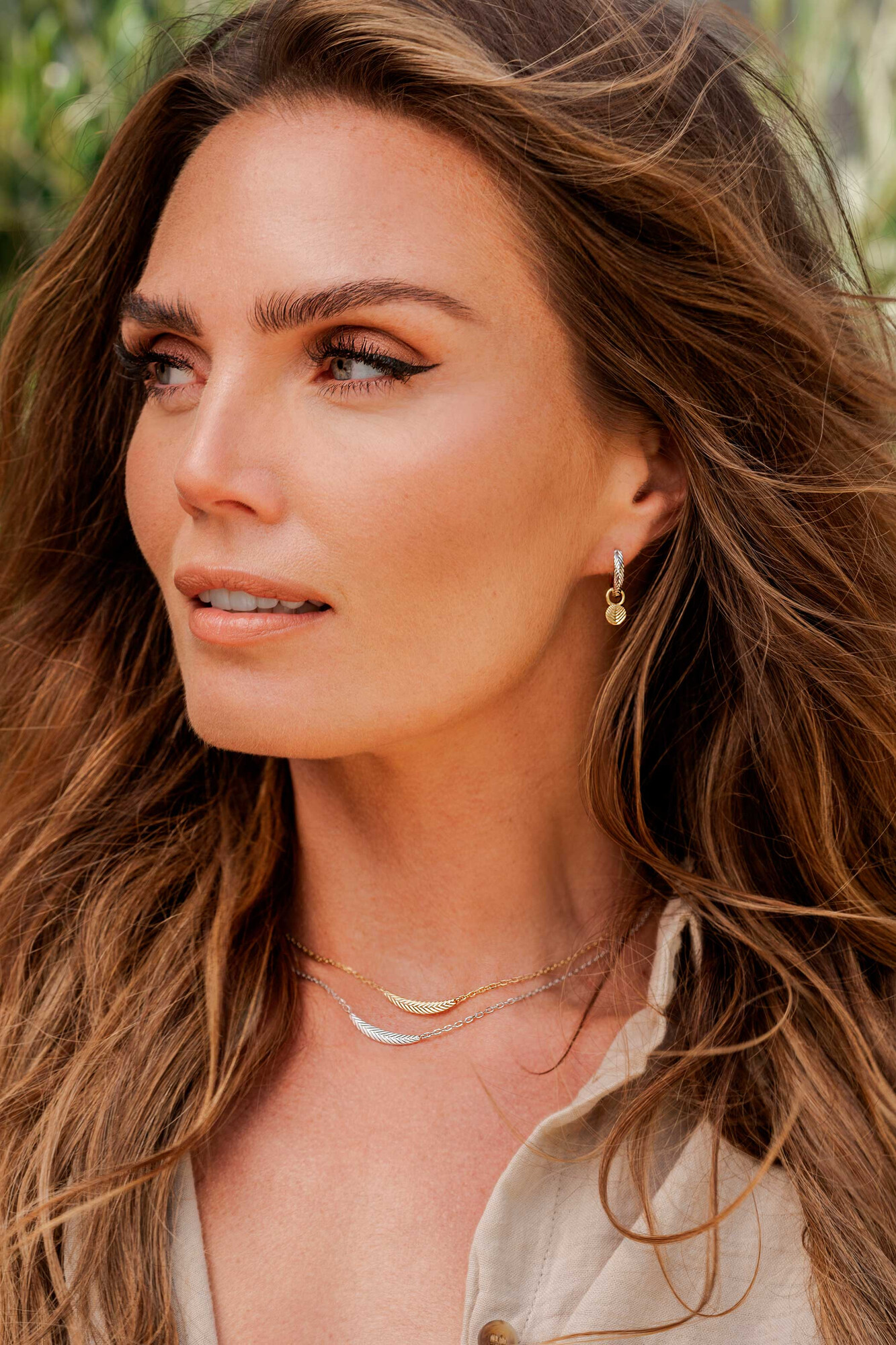 15mm ZINZI silver hoop earrings with feather motif 3mm wide and luxury hinge closure ZIO2644