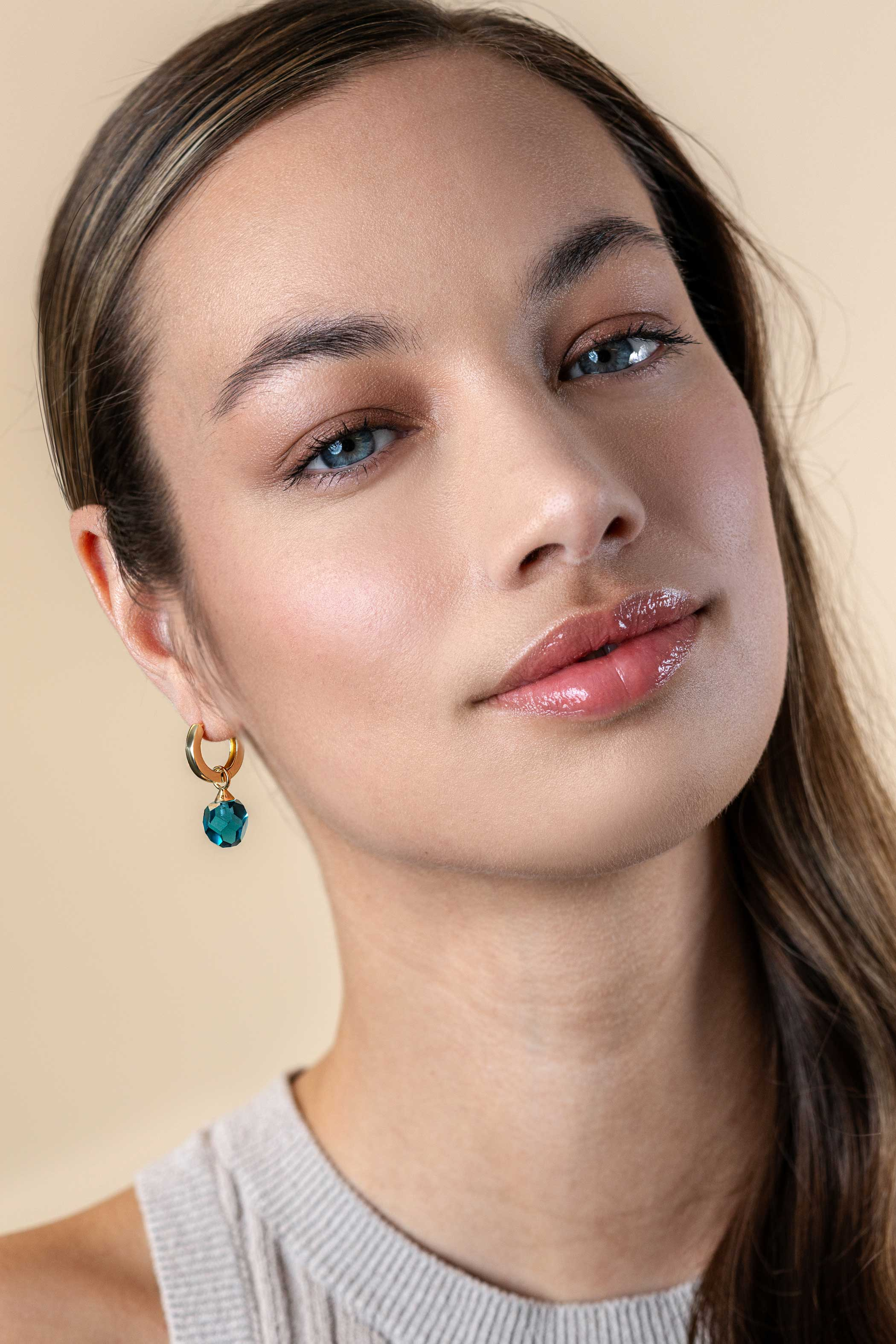 10mm ZINZI gold plated silver earring charms with blue bead ZICH266BG (without hoops)
