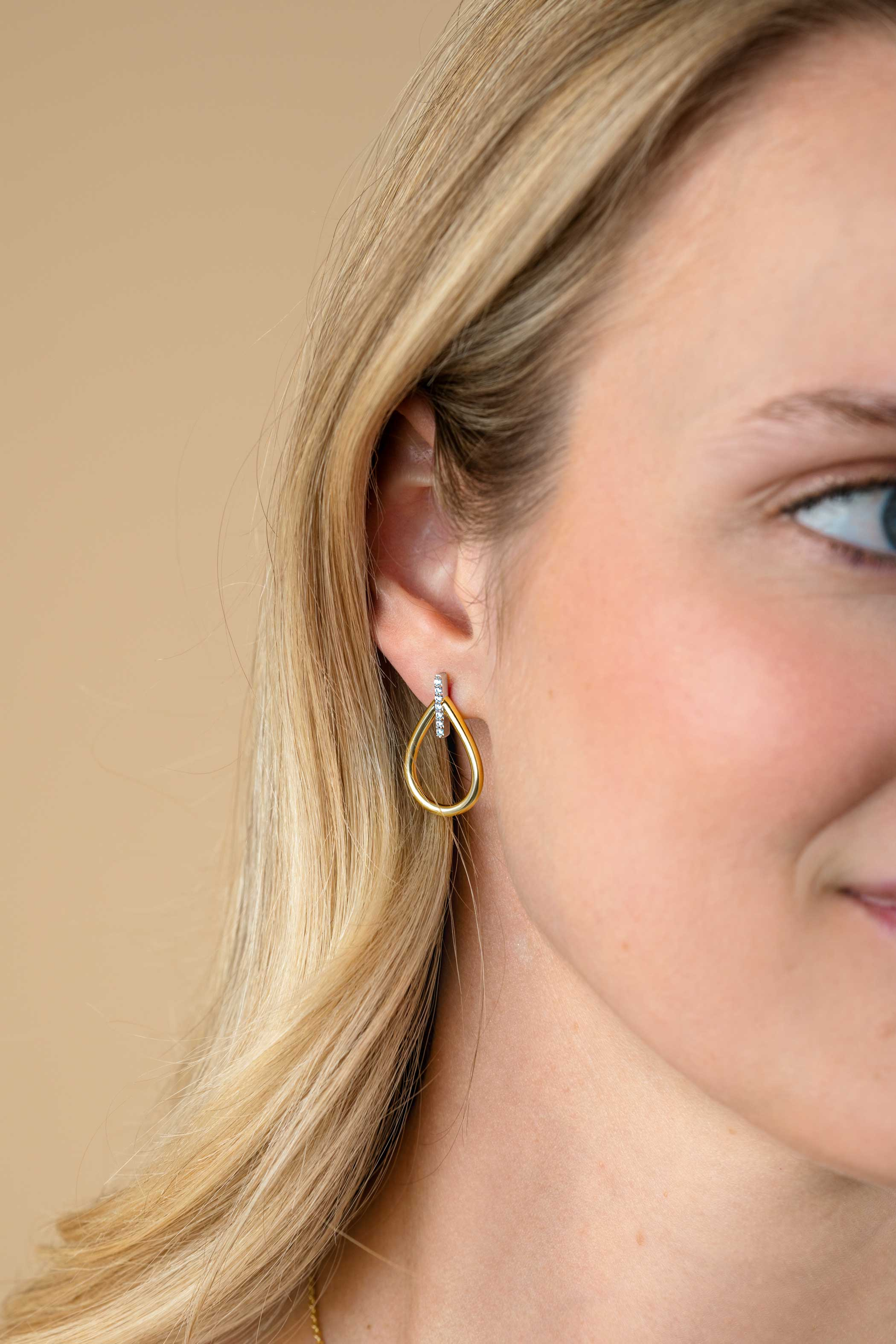 25mm ZINZI gold plated silver large oval stud earrings with top set with white zirconia ZIO2619