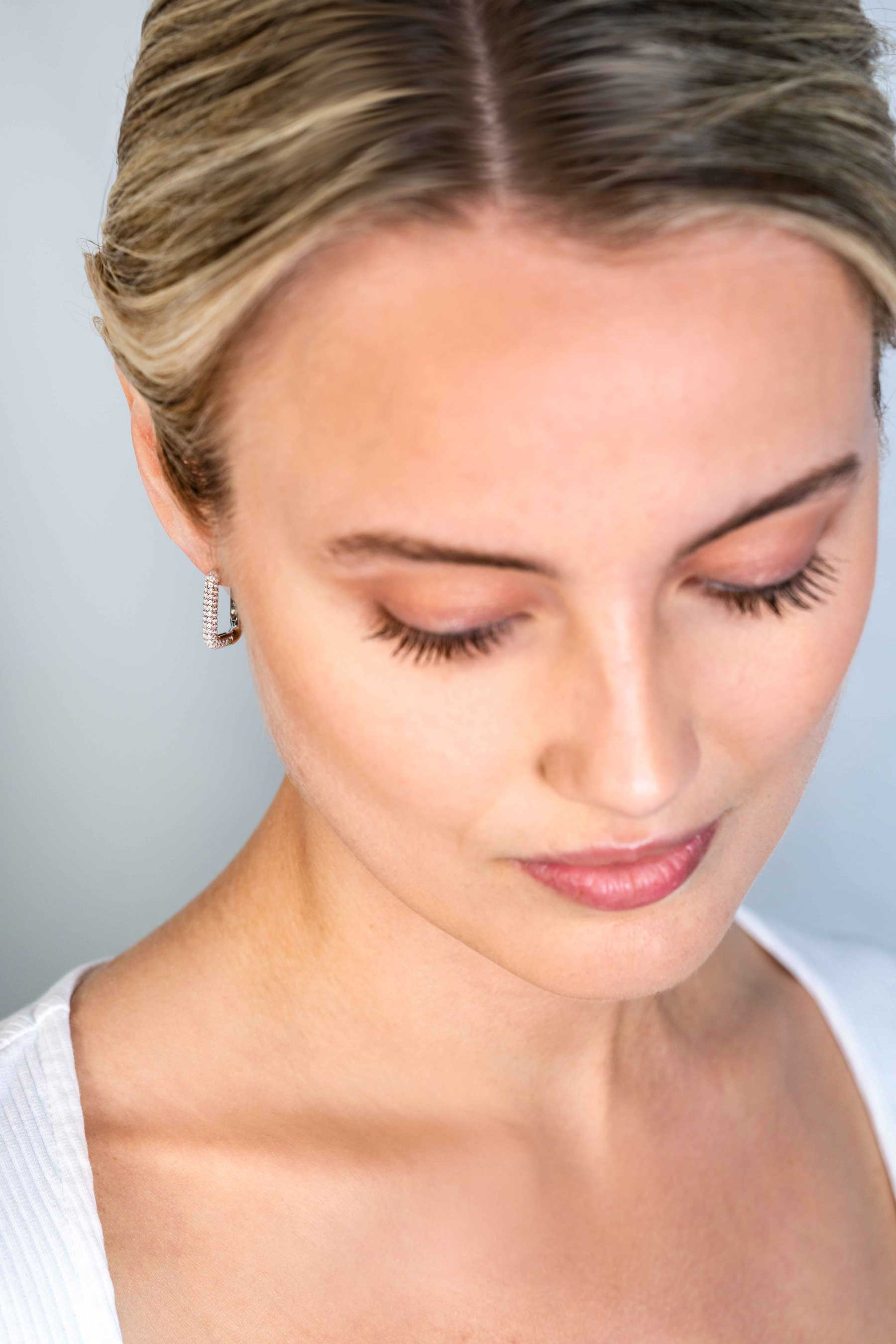 18mm ZINZI Sterling Silver Hoop Earrings Rectangular White Zirconias 18x3mm ZIO2222Z