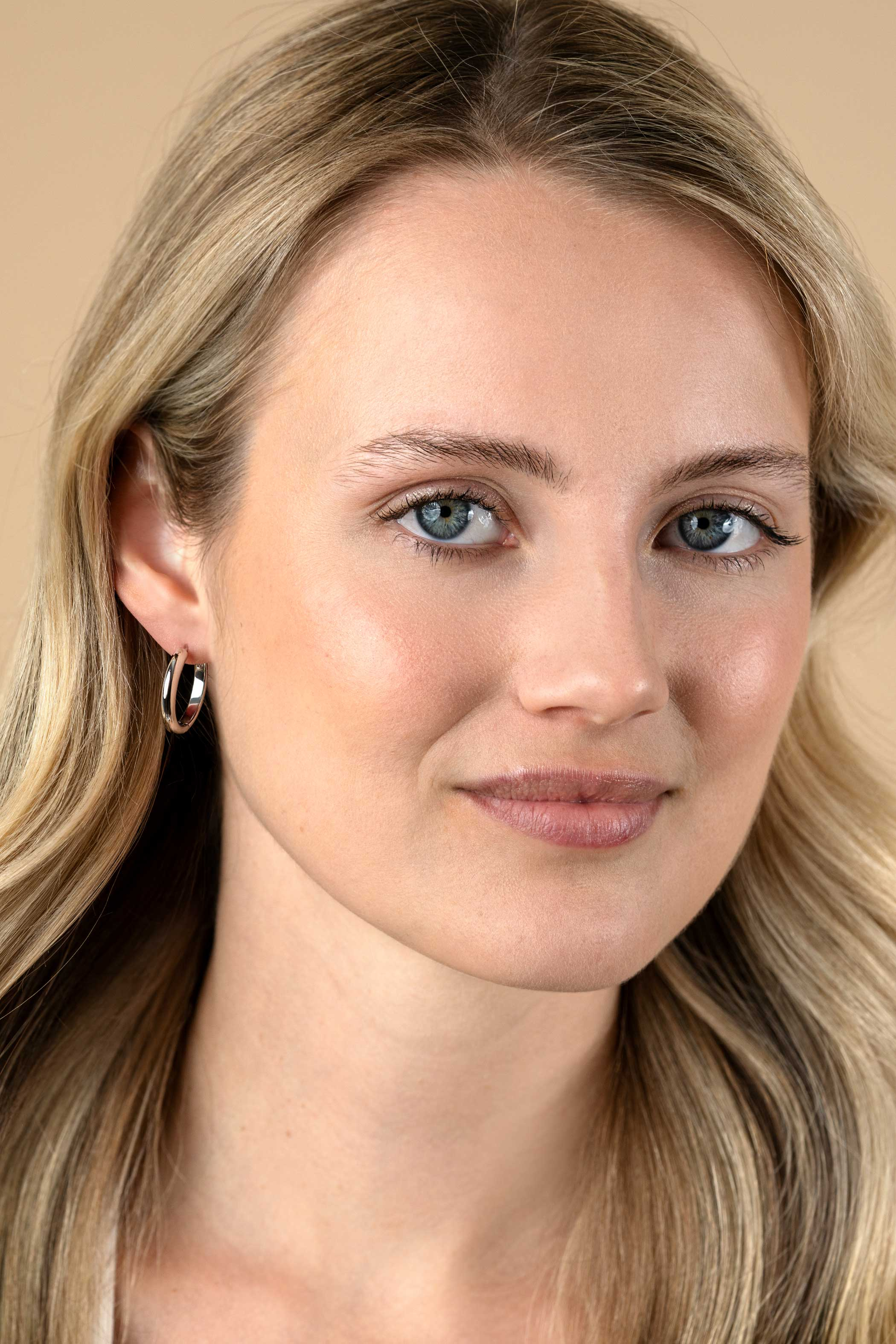 20mm ZINZI silver smooth hoops with round tube 3mm with luxury hinge closure ZIO2602