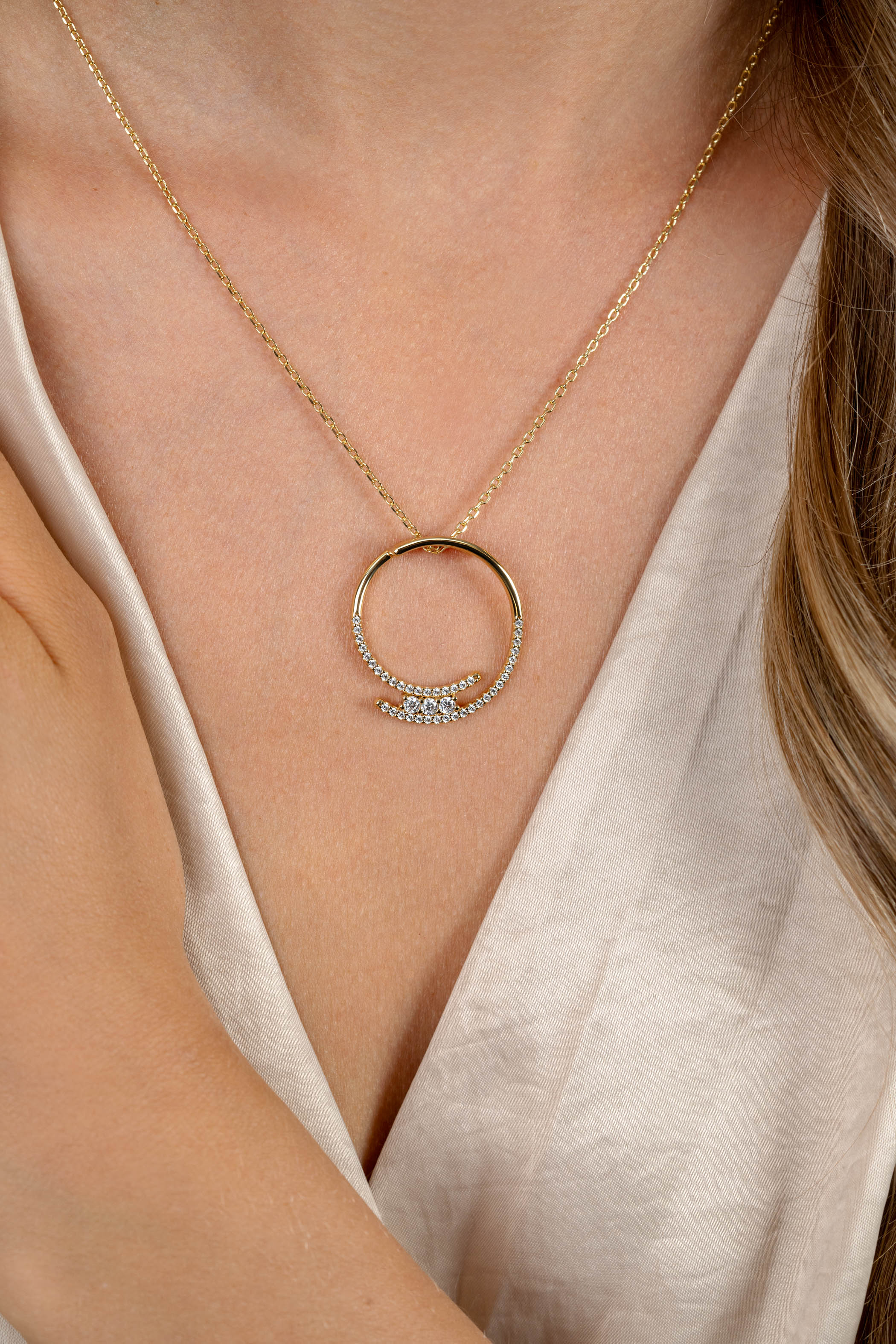 ZINZI gold plated silver necklace with large open round pendant 25mm set with white cubic zirconias 45-50 cm ZIC2645Y