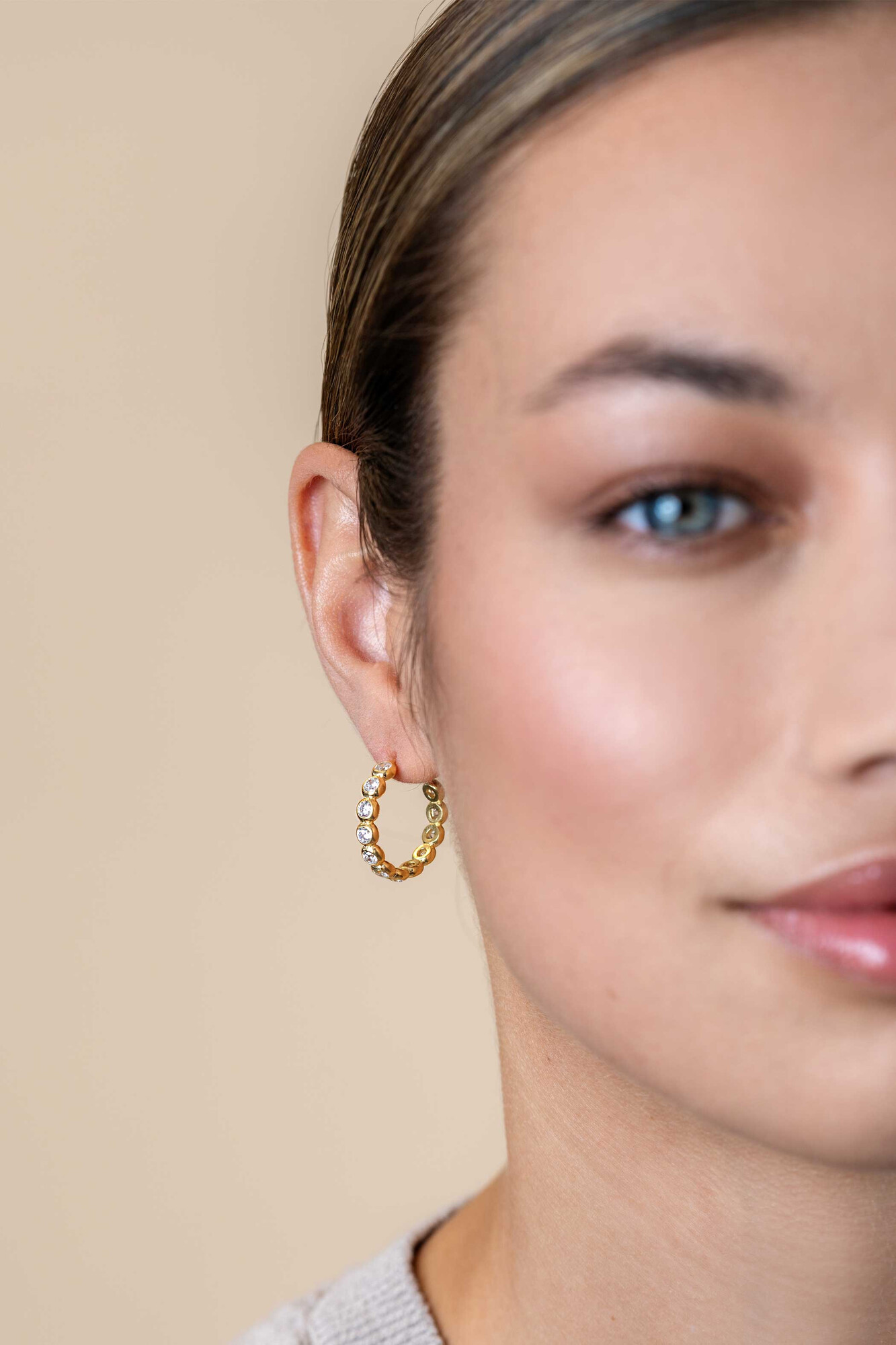 21mm ZINZI gold plated silver half hoop earrings, 4mm tube thickness, set with 12 white zirconias and with butterfly clasp ZIO2573Y
